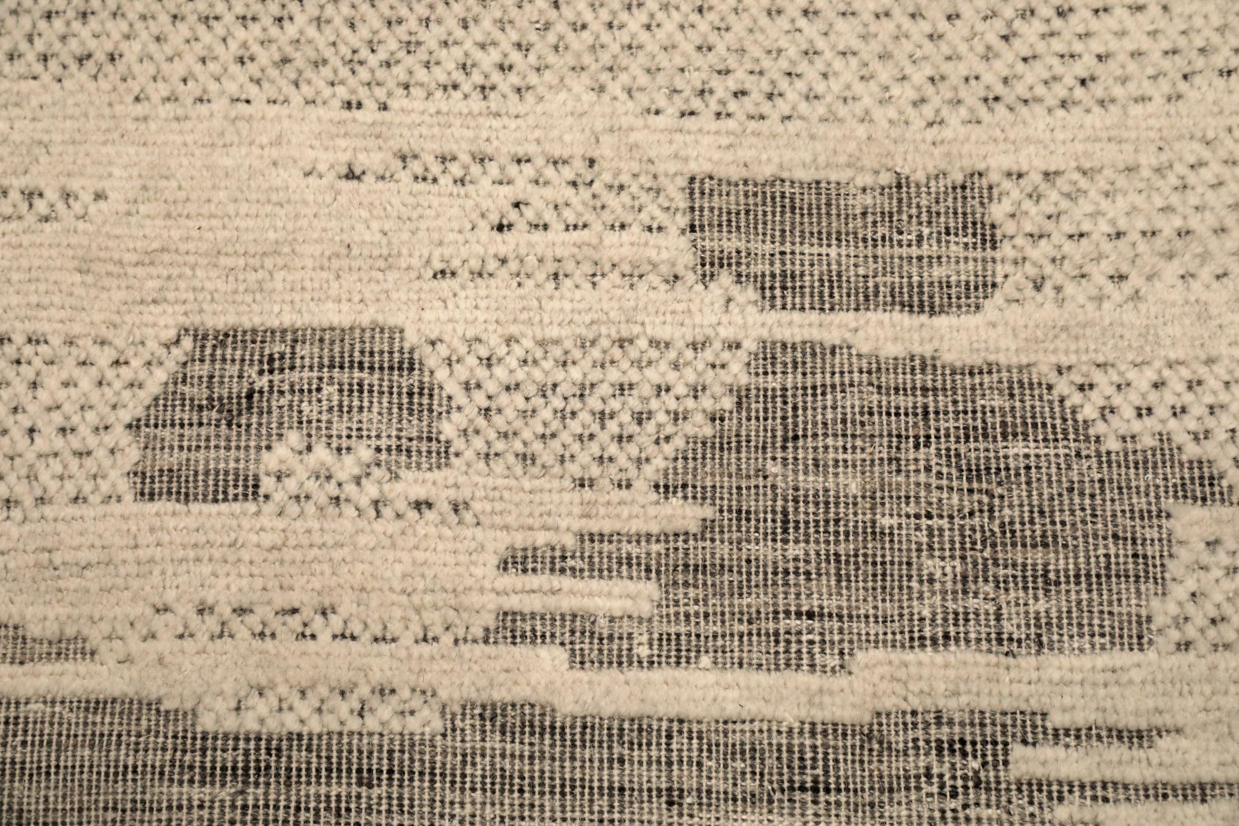 Indien Marokkanischer Teppich in Übergröße - Wolle Braun Elfenbein Design - 94537 (Handgeknüpft) im Angebot