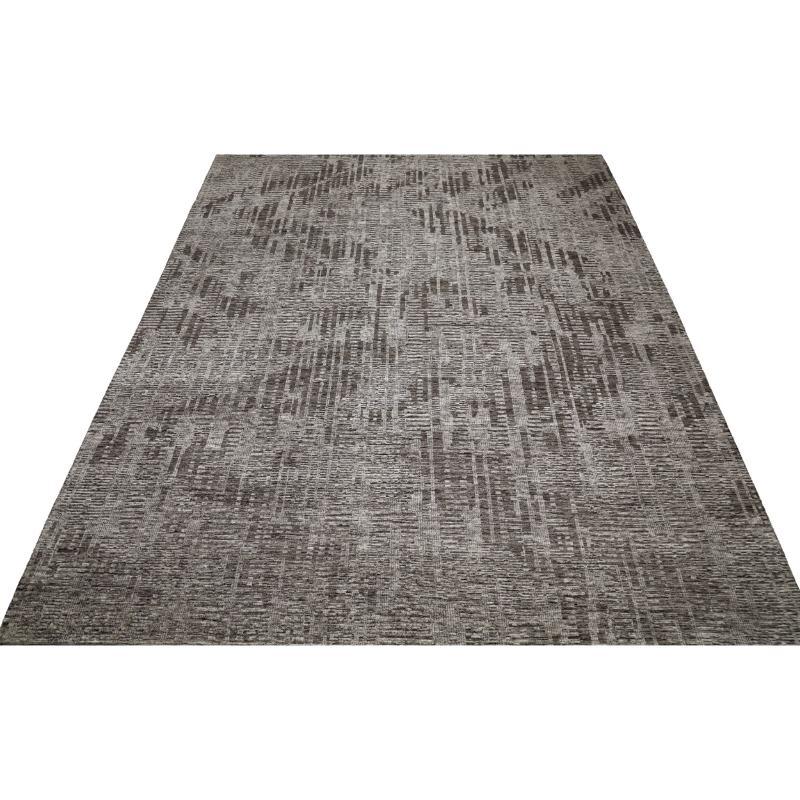 Entdecken Sie die Eleganz von India Moroccan mit dem Over Size Rug von CIRCA 1990. Dieses exklusive Design aus Wolle und BrownTaupe ist perfekt, um Ihren Raum zu verschönern.