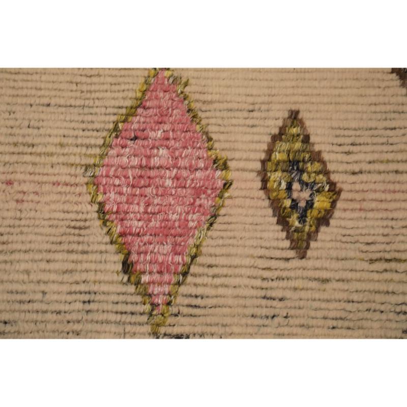 Indien Tapis marocain surdimensionné en laine vert ivoire rose motif - 94493 en vente