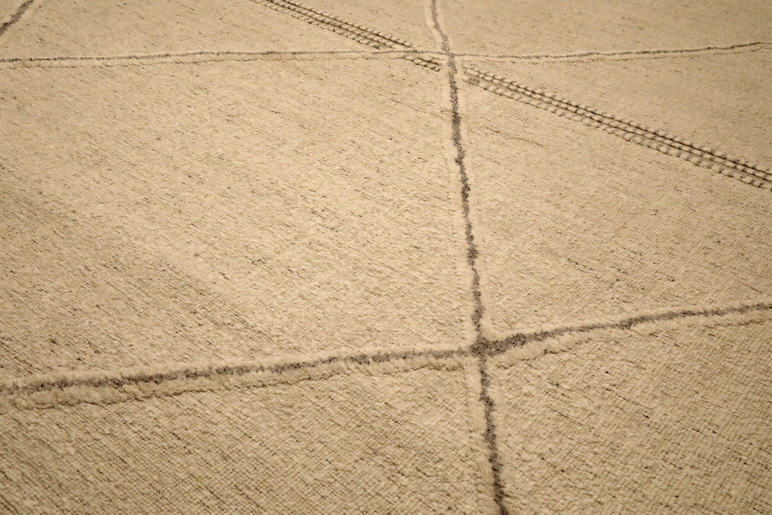 Moderno Tappeto India Moroccan Over Size - Disegno in lana e avorio - 96562 in vendita