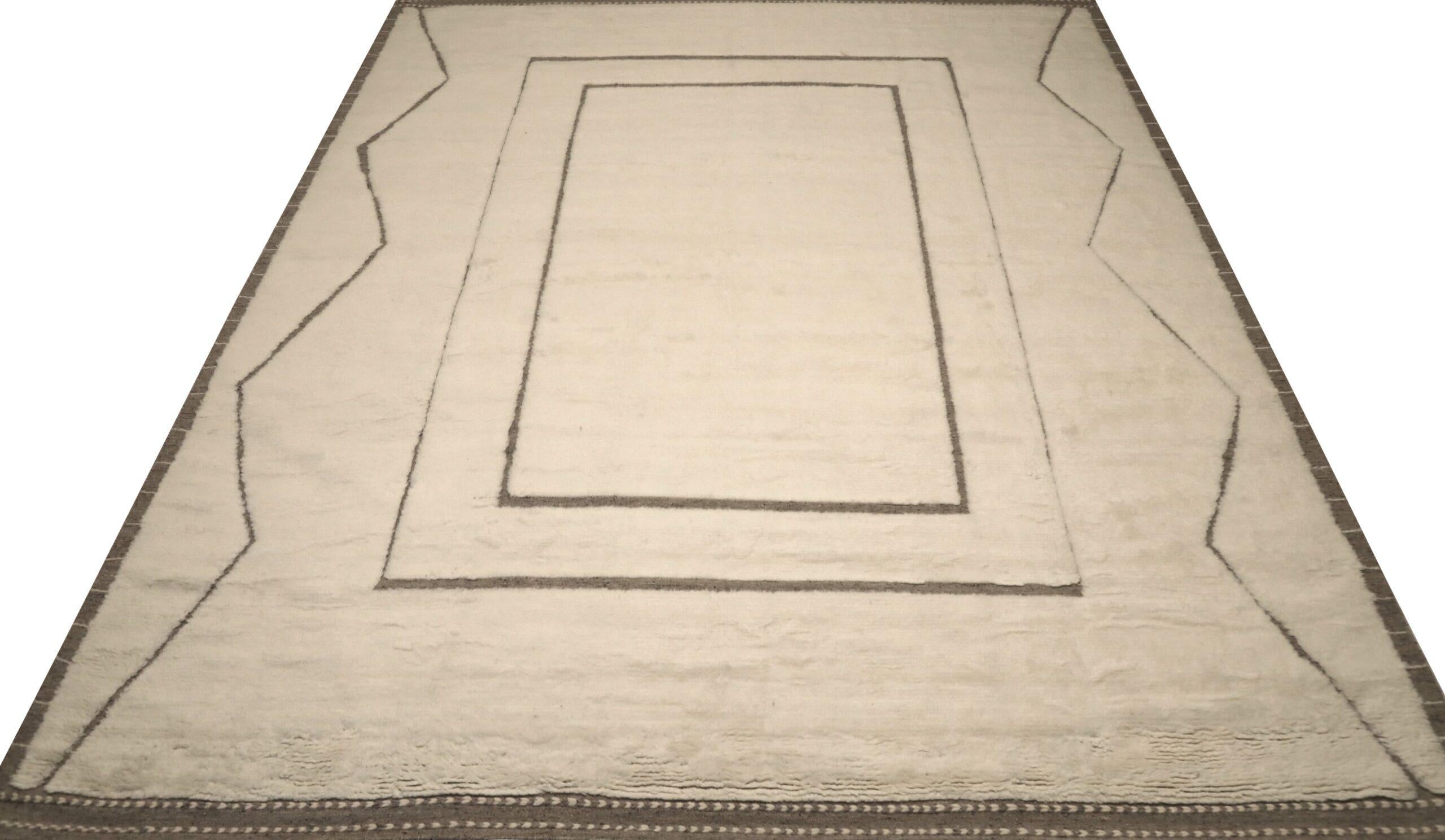Entdecken Sie die Eleganz von India Moroccan mit dem Over Size Rug von CIRCA 1990. Dieses exklusive Design aus Wolle und Elfenbein ist perfekt, um Ihren Raum zu verschönern.