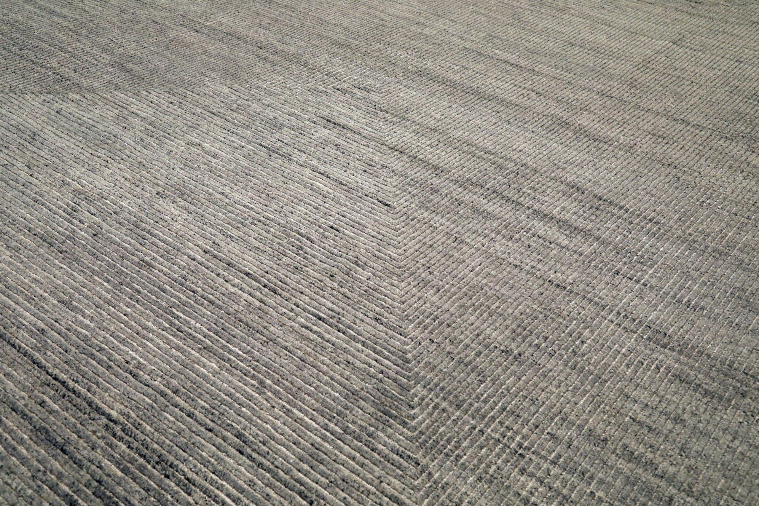 Marokkanischer Oversize-Teppich in Übergröße aus Wolle in Taupe in Indien - 96583 (Moderne) im Angebot