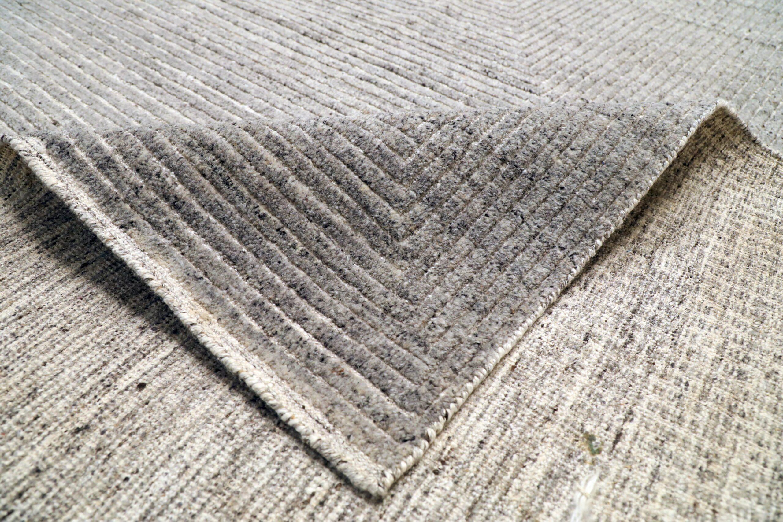 Marokkanischer Oversize-Teppich in Übergröße aus Wolle in Taupe in Indien - 96583 (Indisch) im Angebot