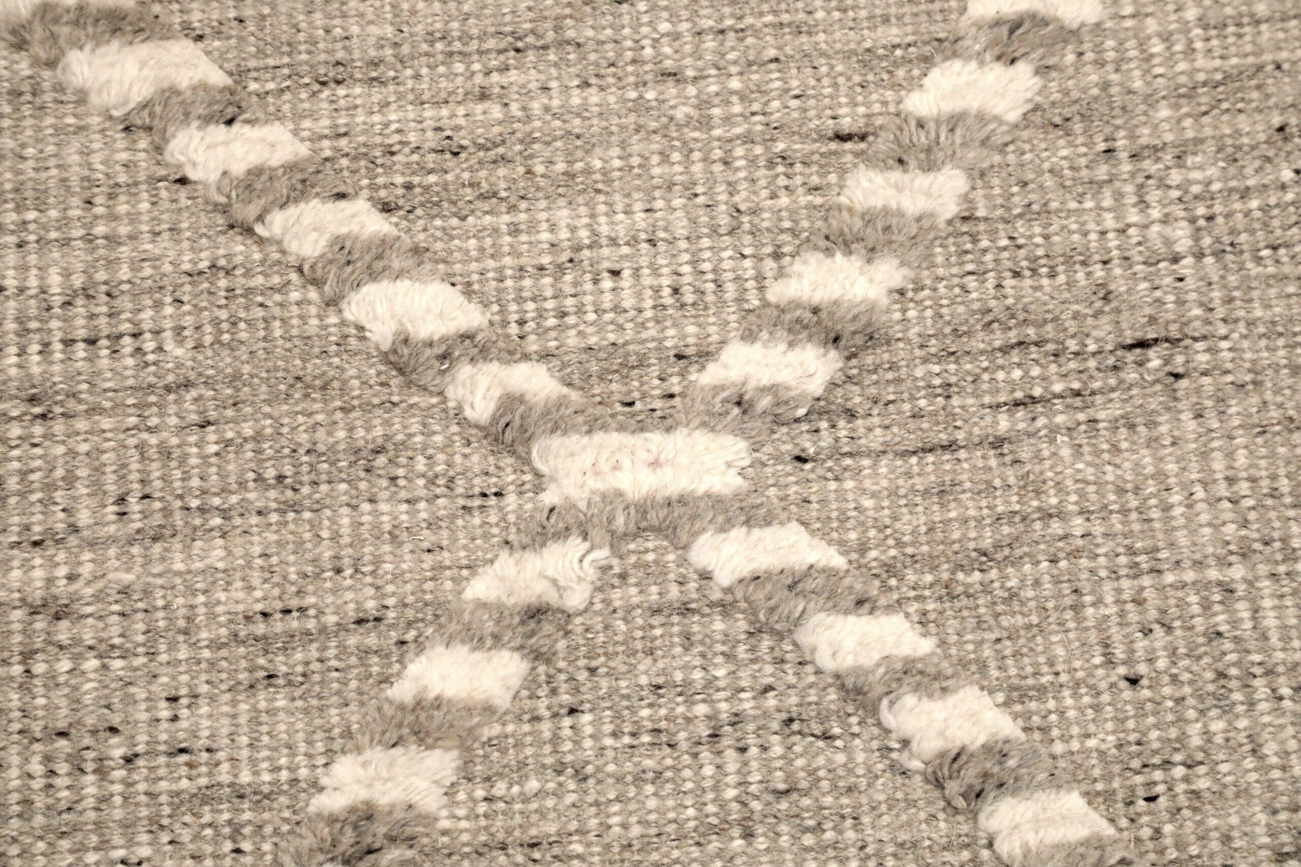 Marokkanischer Over Size-Teppich in Übergröße aus Wolle in Taupe in Indien - 96598 im Zustand „Hervorragend“ im Angebot in Dallas, TX