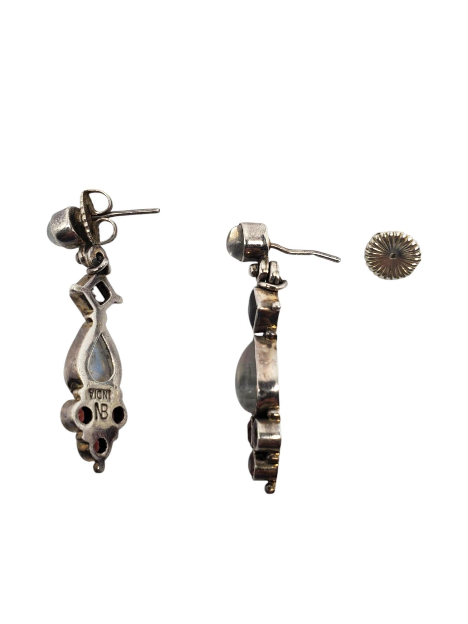 Inde A Silver Moonstone Dangle Earrings #21691 Bon état - En vente à Washington Depot, CT