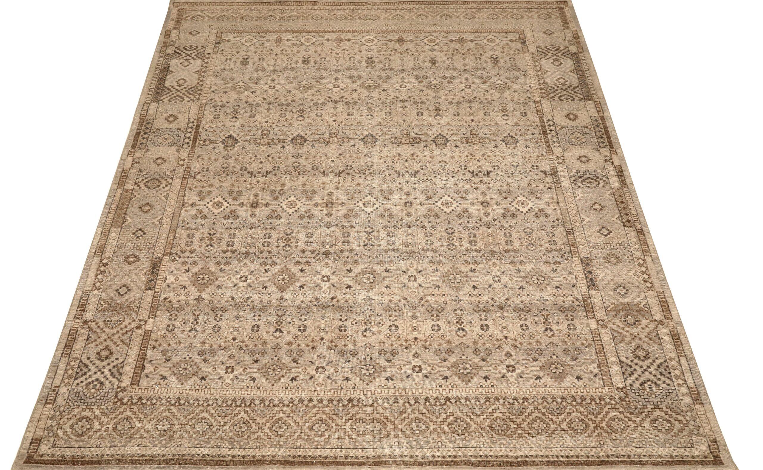 Entdecken Sie die Eleganz von India Oushak mit den Area Rugs von Circa 1990. Dieses exklusive Design aus Wolle und Braun-Elfenbein ist perfekt, um Ihren Raum zu verschönern.