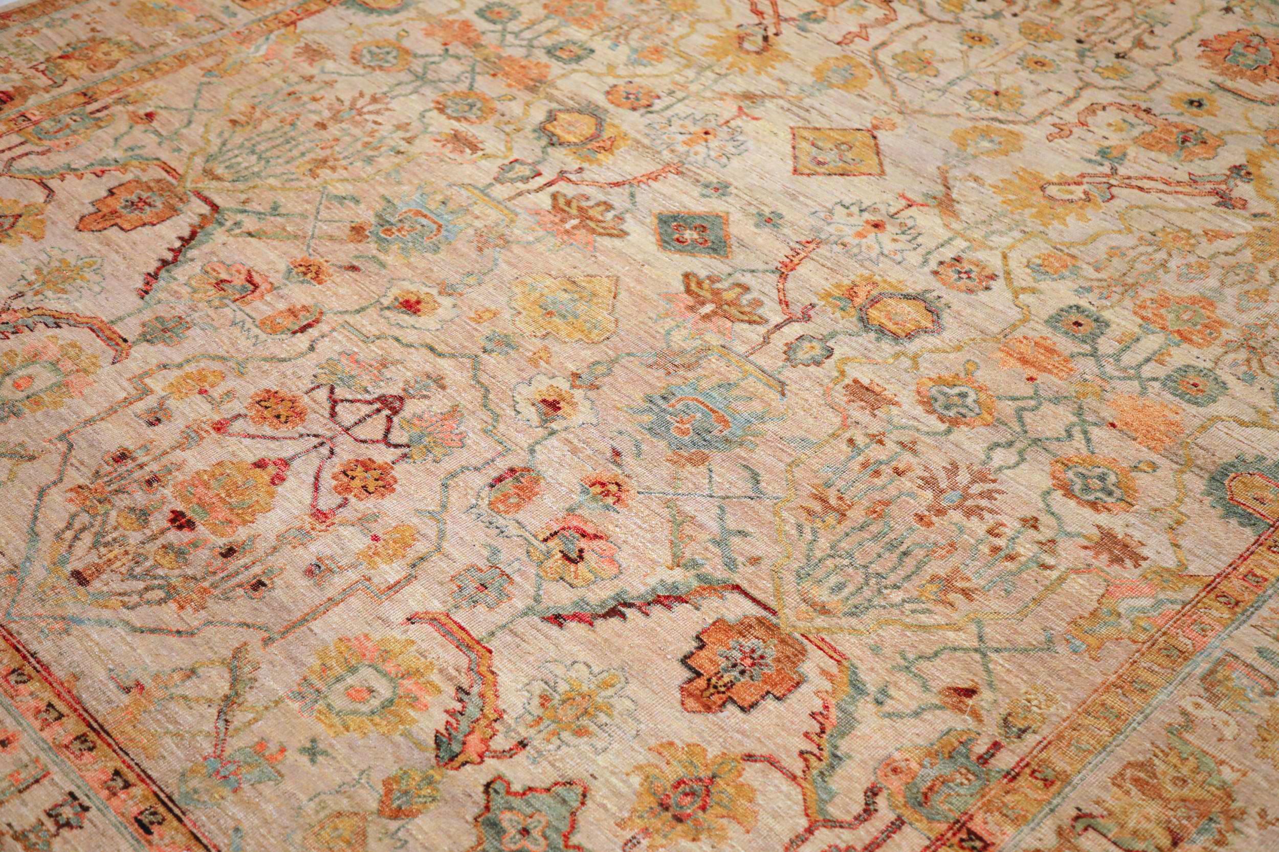 Entdecken Sie die Eleganz von India Oushak mit den Area Rugs von Circa 1990. Dieses exklusive Design aus Wolle und Elfenbein ist perfekt, um Ihren Raum zu verschönern.