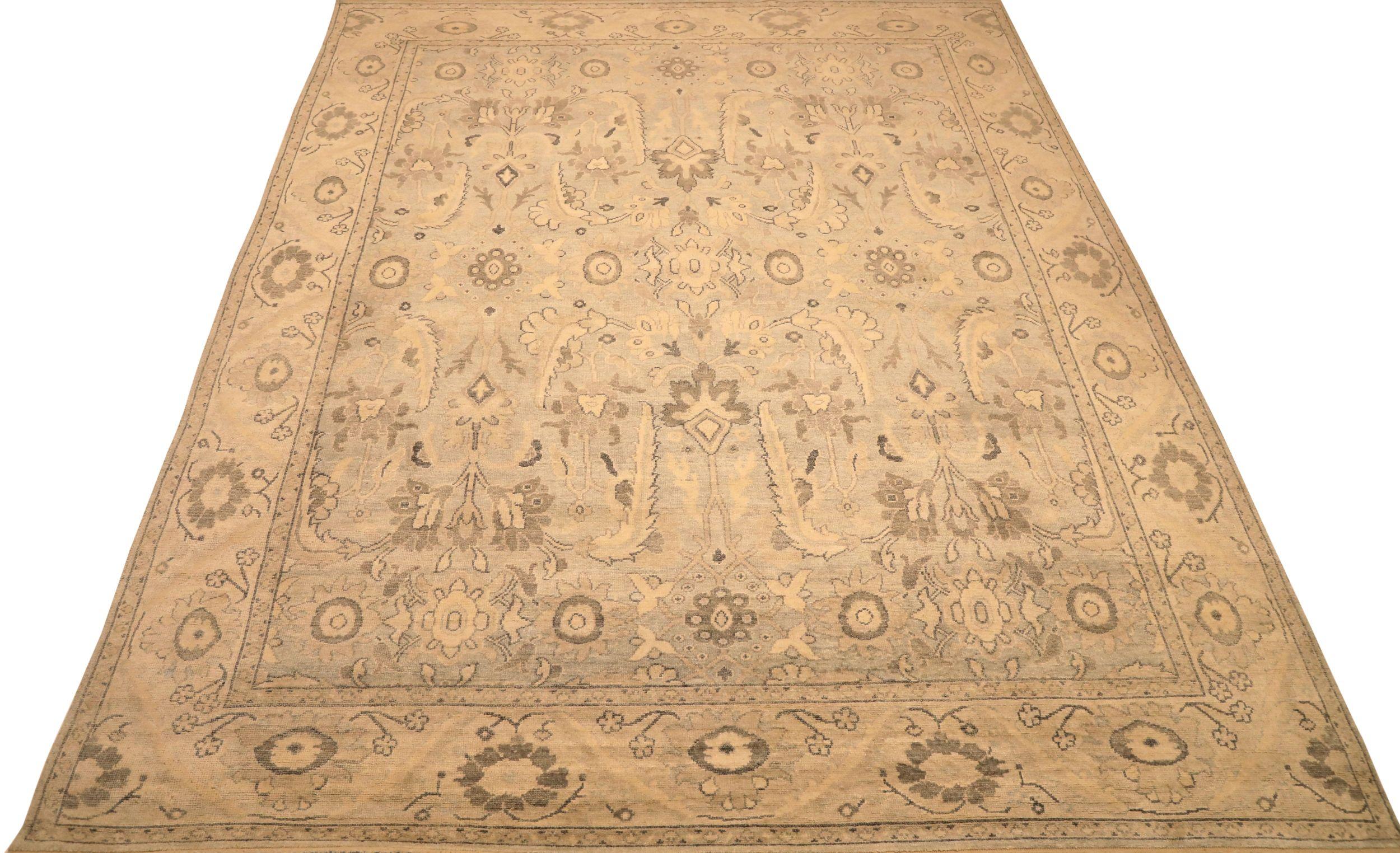 Entdecken Sie die Eleganz von India Oushak mit den Area Rugs von Circa 1990. Dieses exklusive Design aus Wolle und Elfenbein ist perfekt, um Ihren Raum zu verschönern.