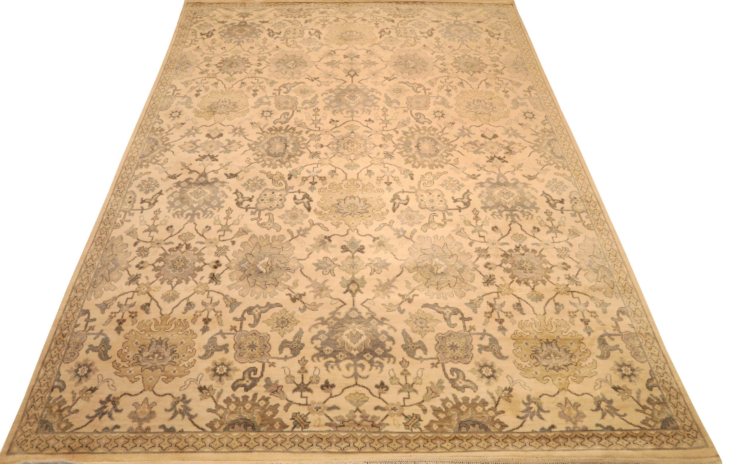 Entdecken Sie die Eleganz von India Oushak mit den Area Rugs von Circa 1990. Dieses exklusive Design aus Wolle und Elfenbein ist perfekt, um Ihren Raum zu verschönern.