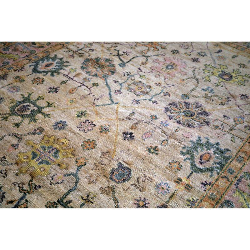 Moderne Tapis d'Oushak en laine ivoire rose - 94490 en vente