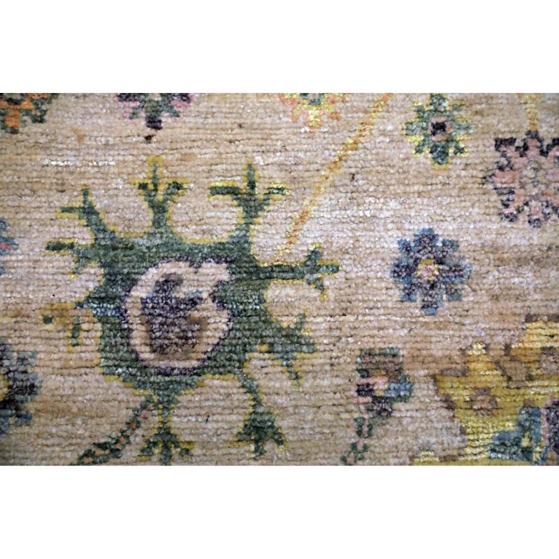 Indien Tapis d'Oushak en laine ivoire rose - 94490 en vente