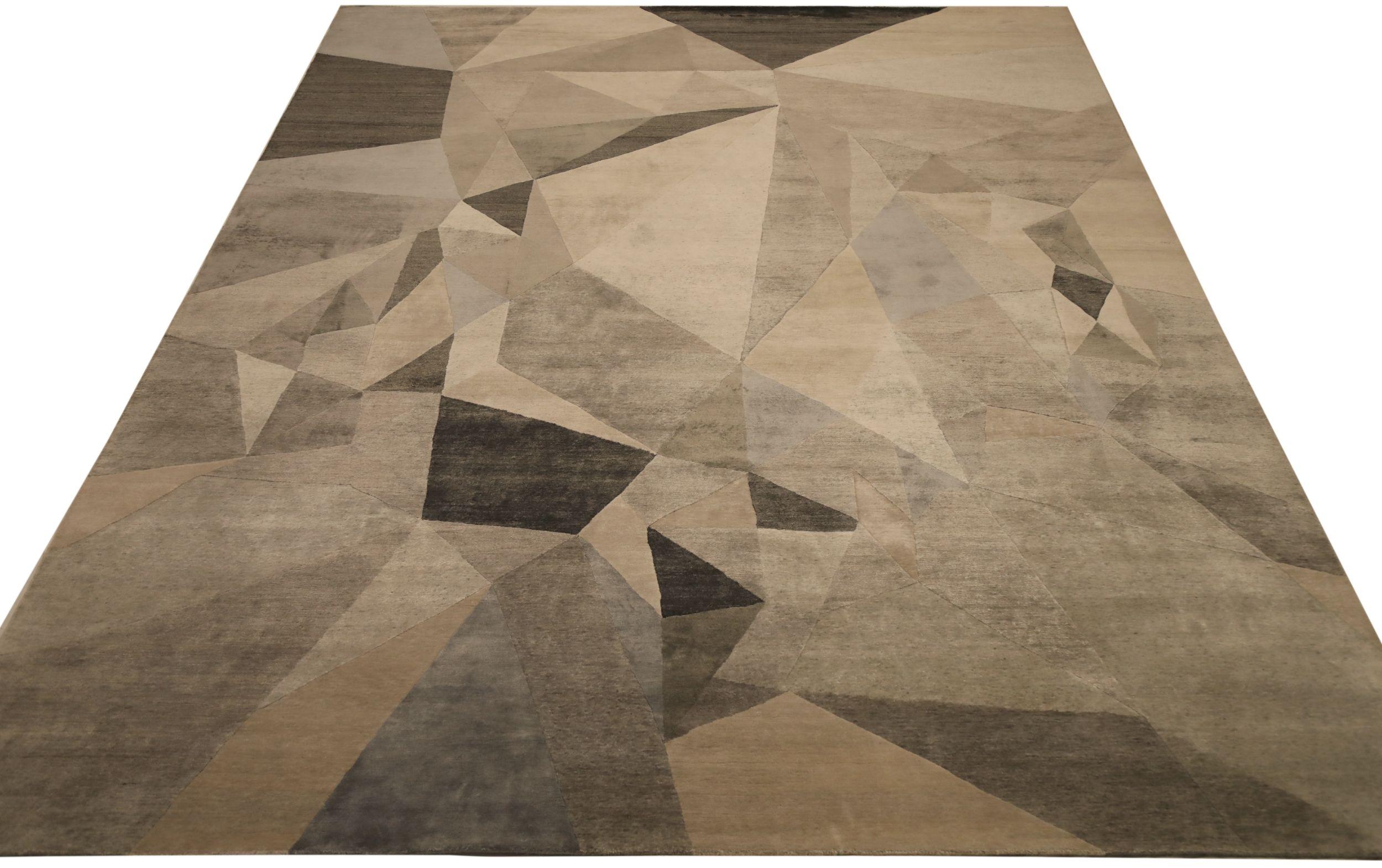Entdecken Sie die Eleganz von India mit dem Artikel Over Size Rug in CIRCA 1990. Dieses exklusive Design aus Wolle und Braun-Elfenbein-Taupe ist perfekt, um Ihren Raum zu verschönern.