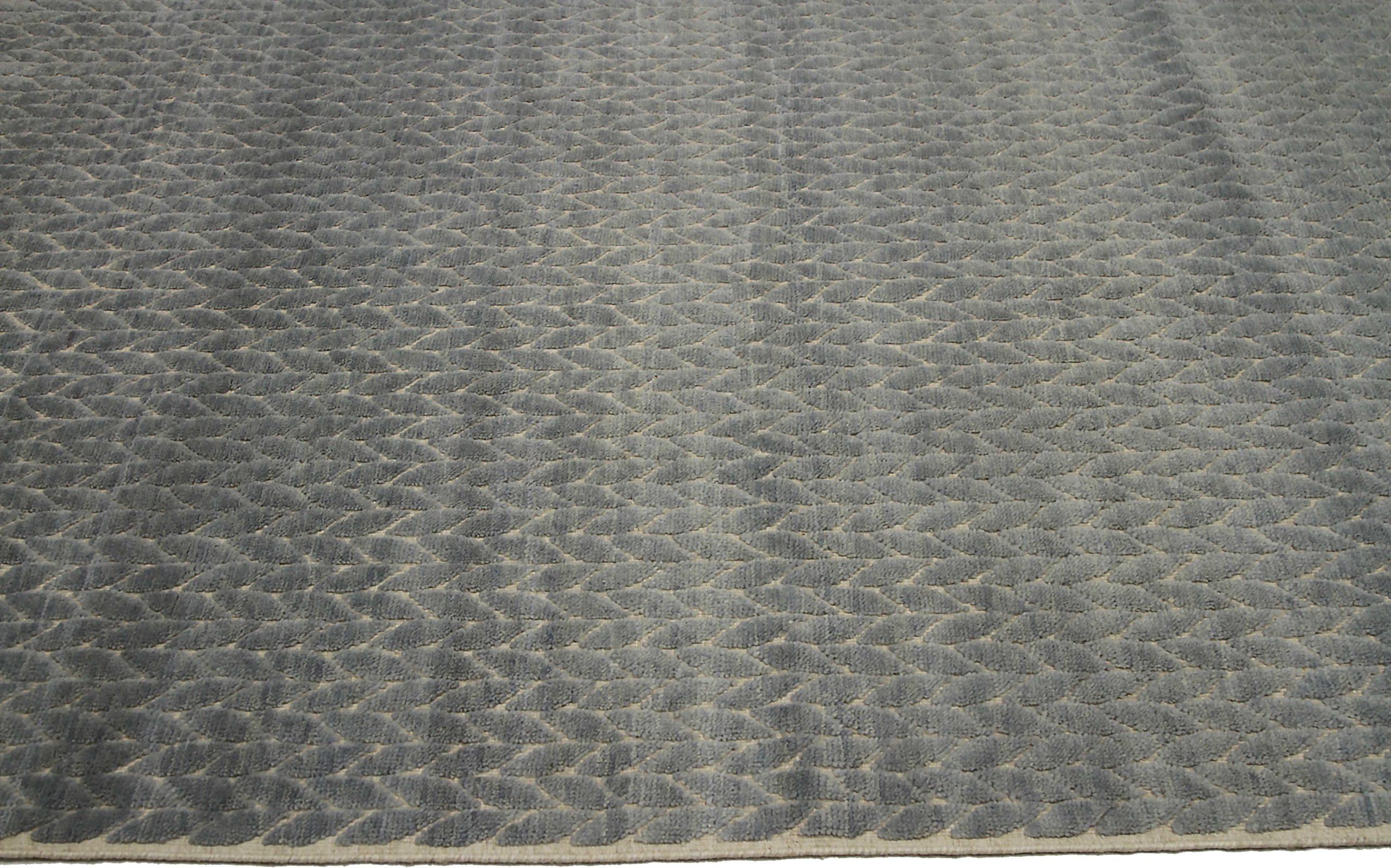 Indian India Pigeon Small Rug Circa 1990 - Wool Gray Design - 90602 For Sale