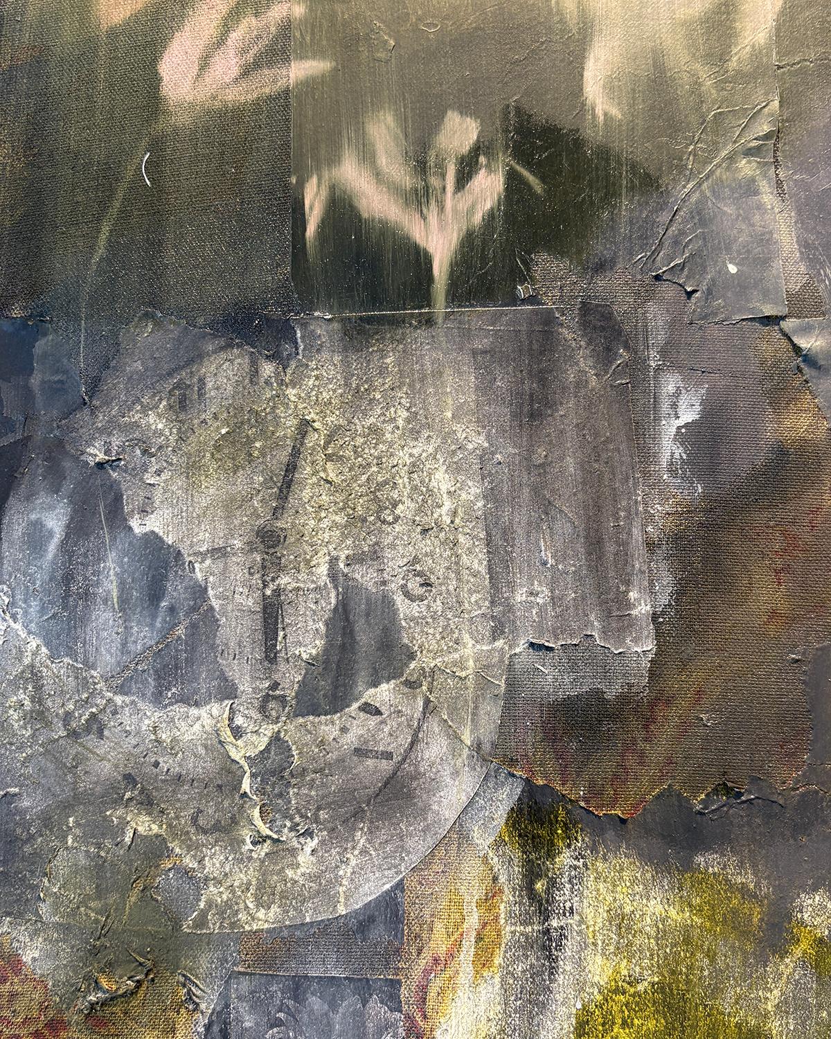 India Sachi è una pittrice e fotografa contemporanea che con le sue opere di ispirazione mitologica esplora i concetti di potere, vulnerabilità e folklore. Con un lavoro che evoca Rauschenberg, Sachi stratifica pittura, fotografie e tessuti per