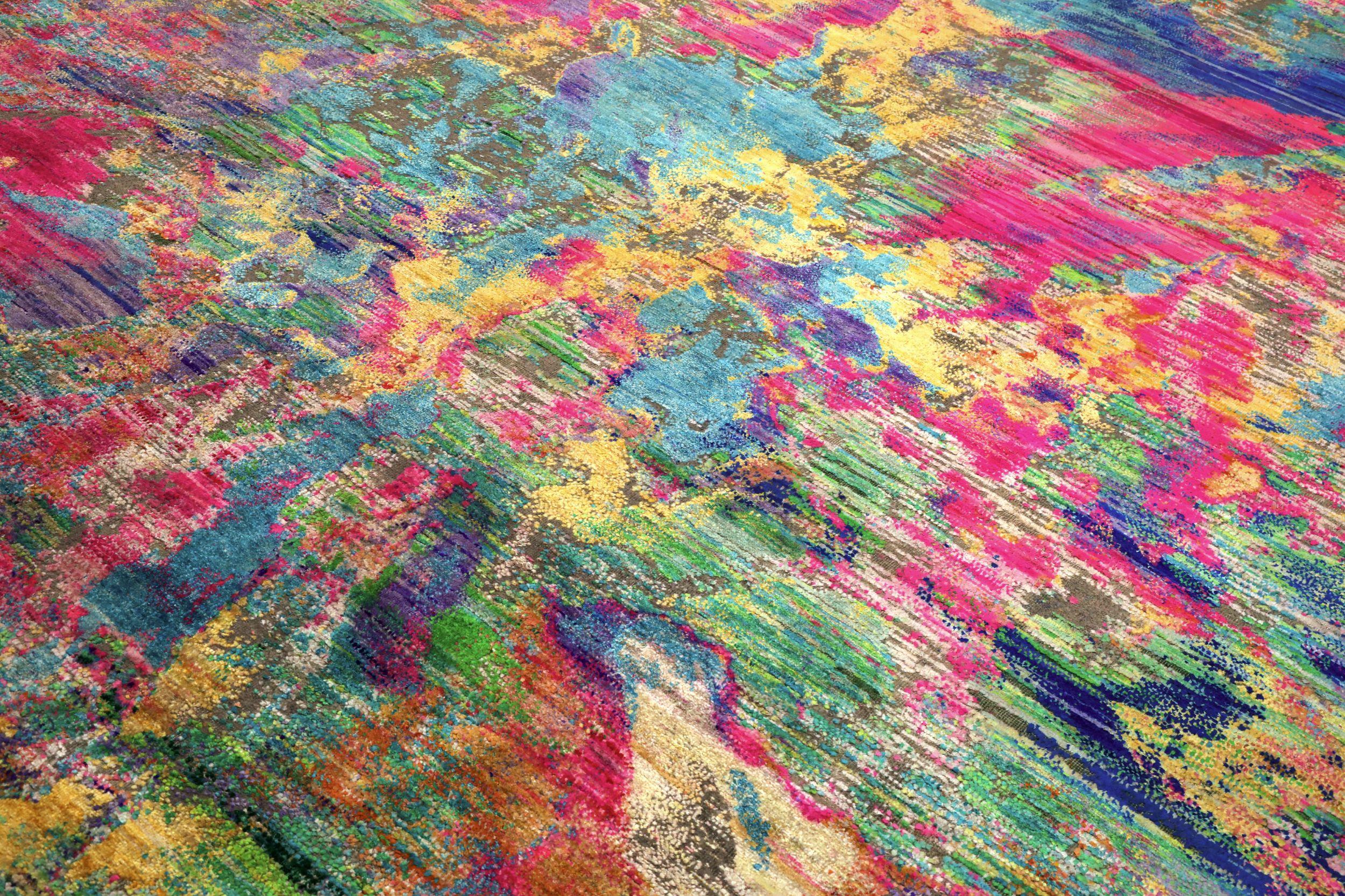 Moderne Tapis indien Sari en laine bleu vert rose jaune - 94126 en vente