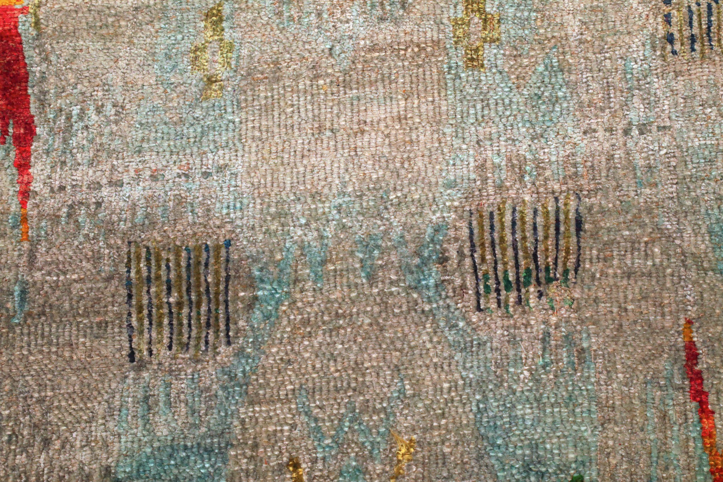 Tapis indien Sari en laine vert ivoire rouge motif - 94131 Excellent état - En vente à Dallas, TX
