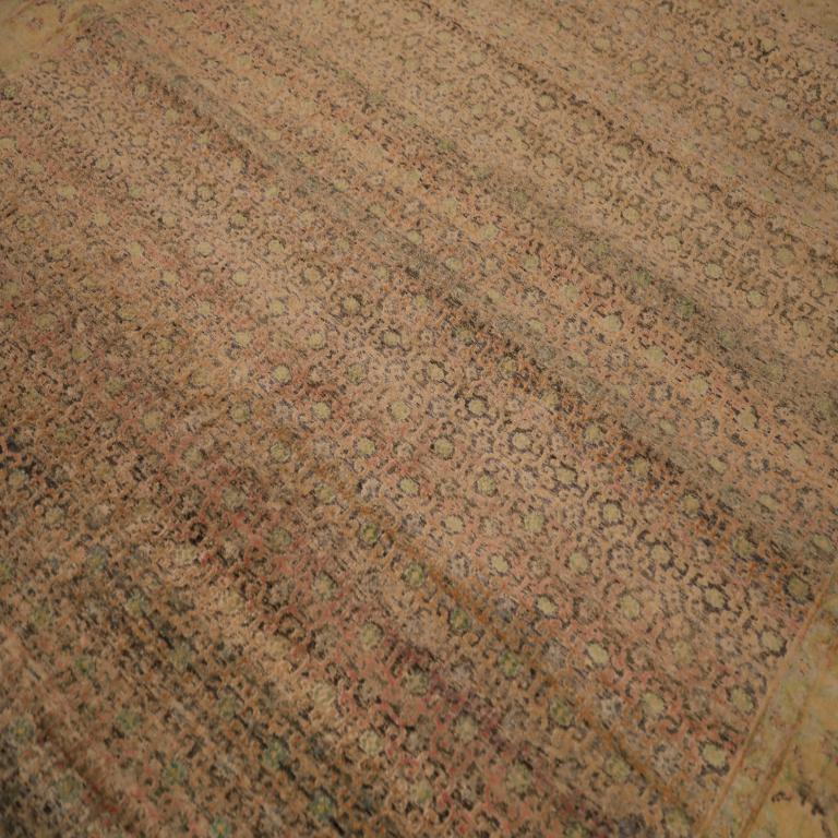 Moderne Tapis indien Sari en laine motif vert rose jaune - 93861 en vente