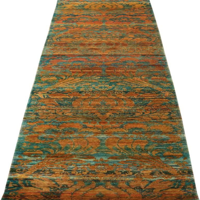 Découvrez l'élégance du tapis Sari en soie de l'Inde, datant de 1990. Conçu avec de la laine et du bleu/One, ce design exclusif est parfait pour mettre en valeur votre espace.
