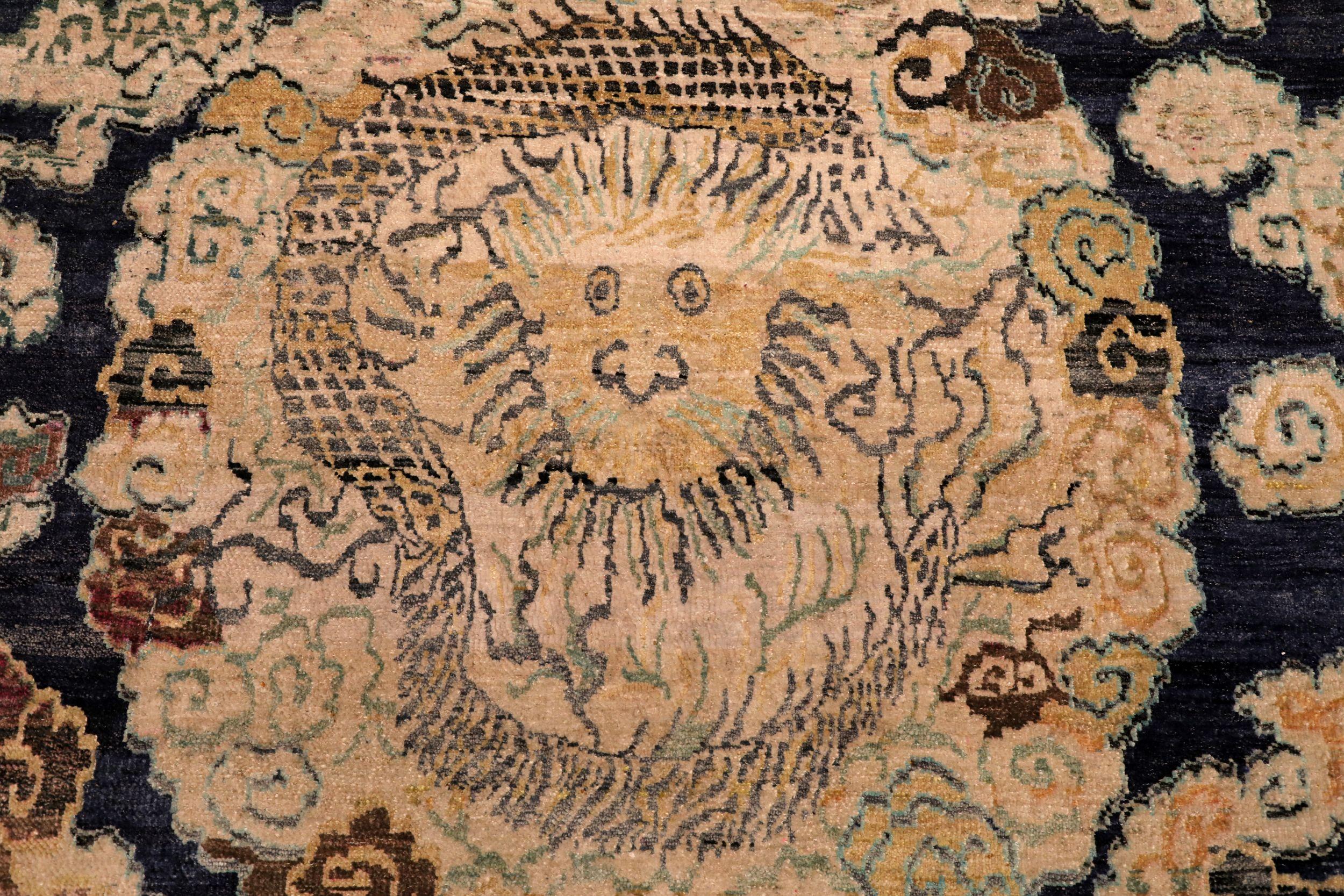 Indien Petit tapis en soie Sari de l'Inde - Laine Noir Ivoire Jaune Design - 94247 en vente