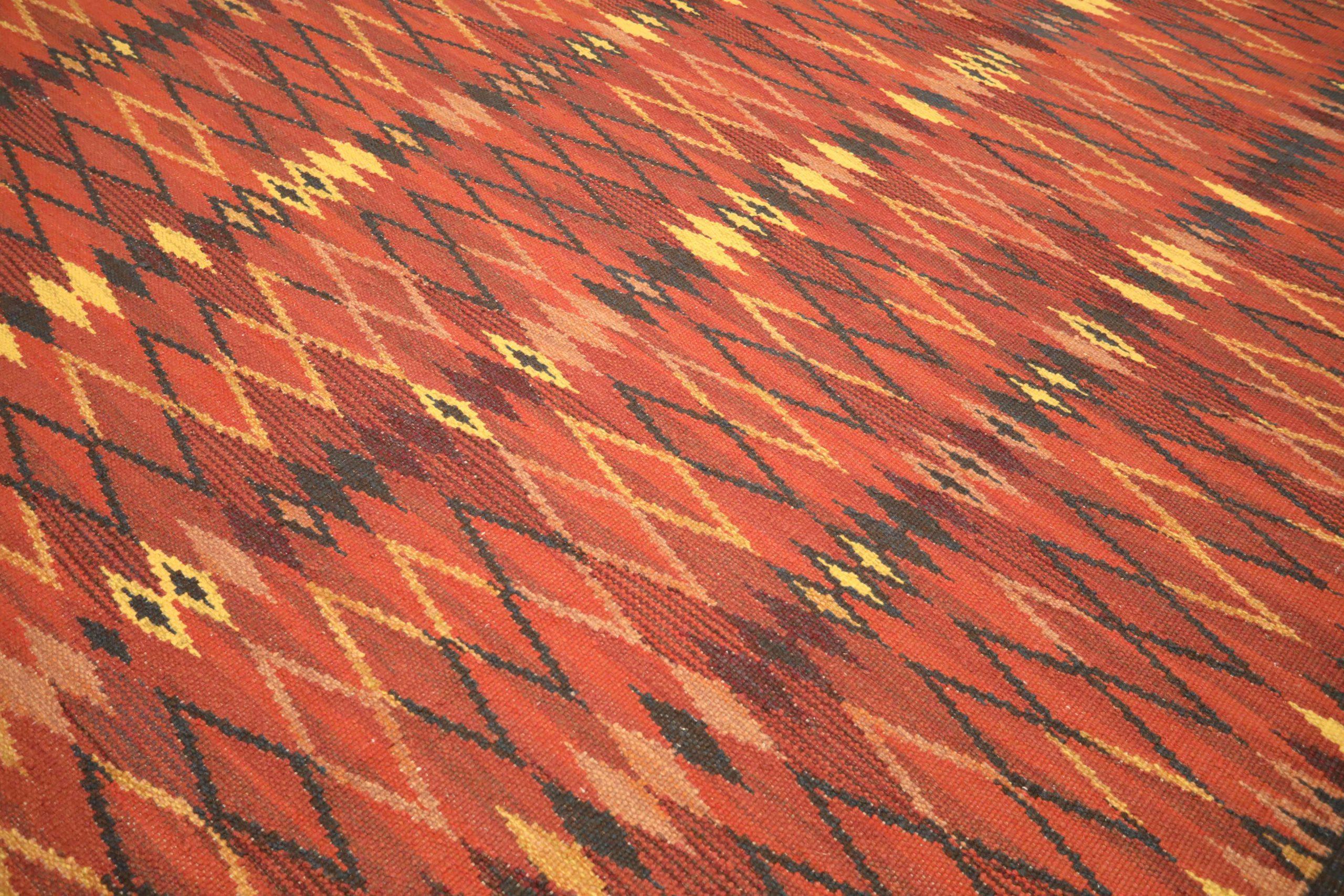 Inde Tapis de sol scandinave Circa 1990 - Laine Noir Rose Rouge Jaune - 92378 Excellent état - En vente à Dallas, TX