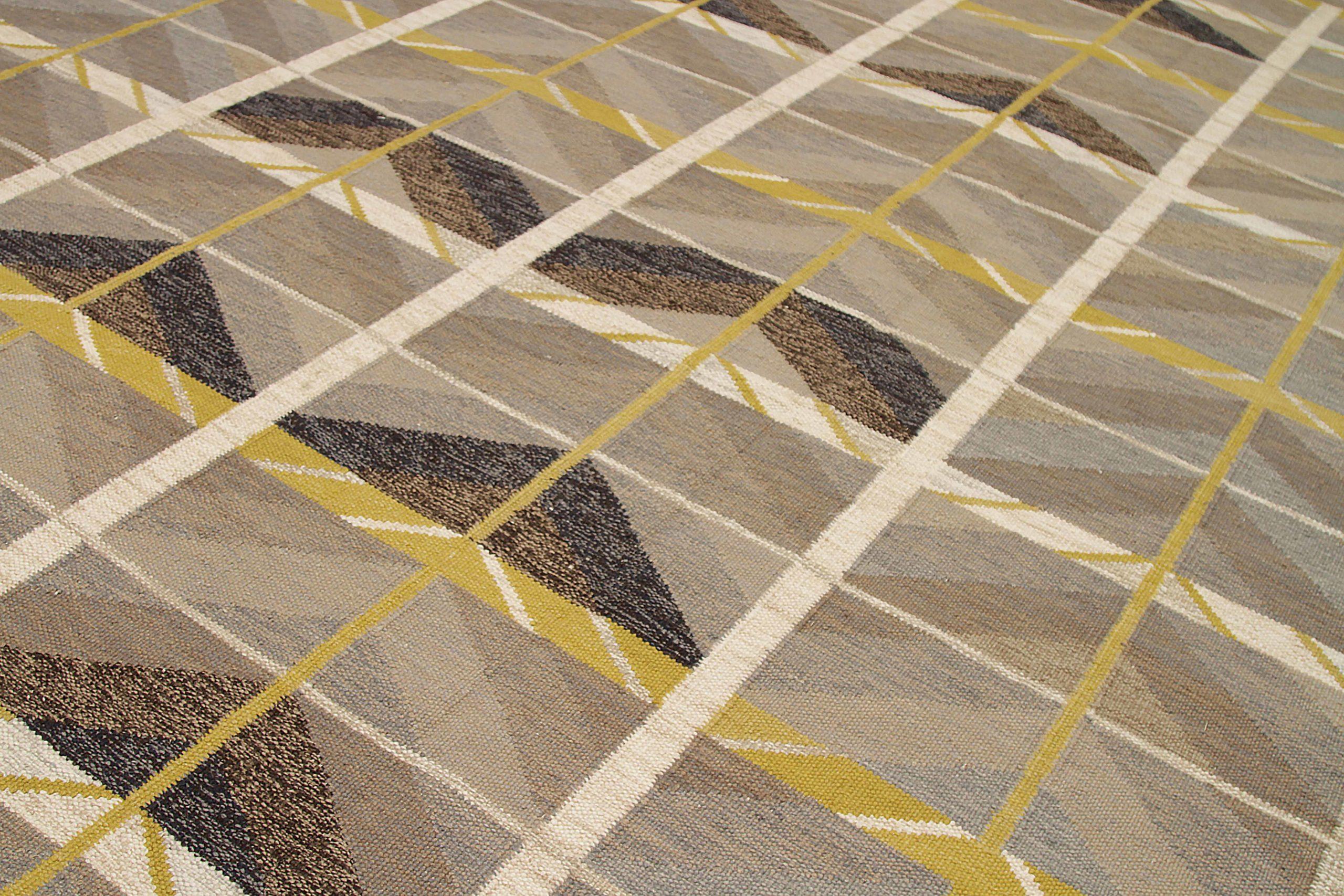 Indien Tapis de sol scandinave de l'Inde Circa 1990 - Laine Brown Ivoire Taupe Jaune - 92379 en vente
