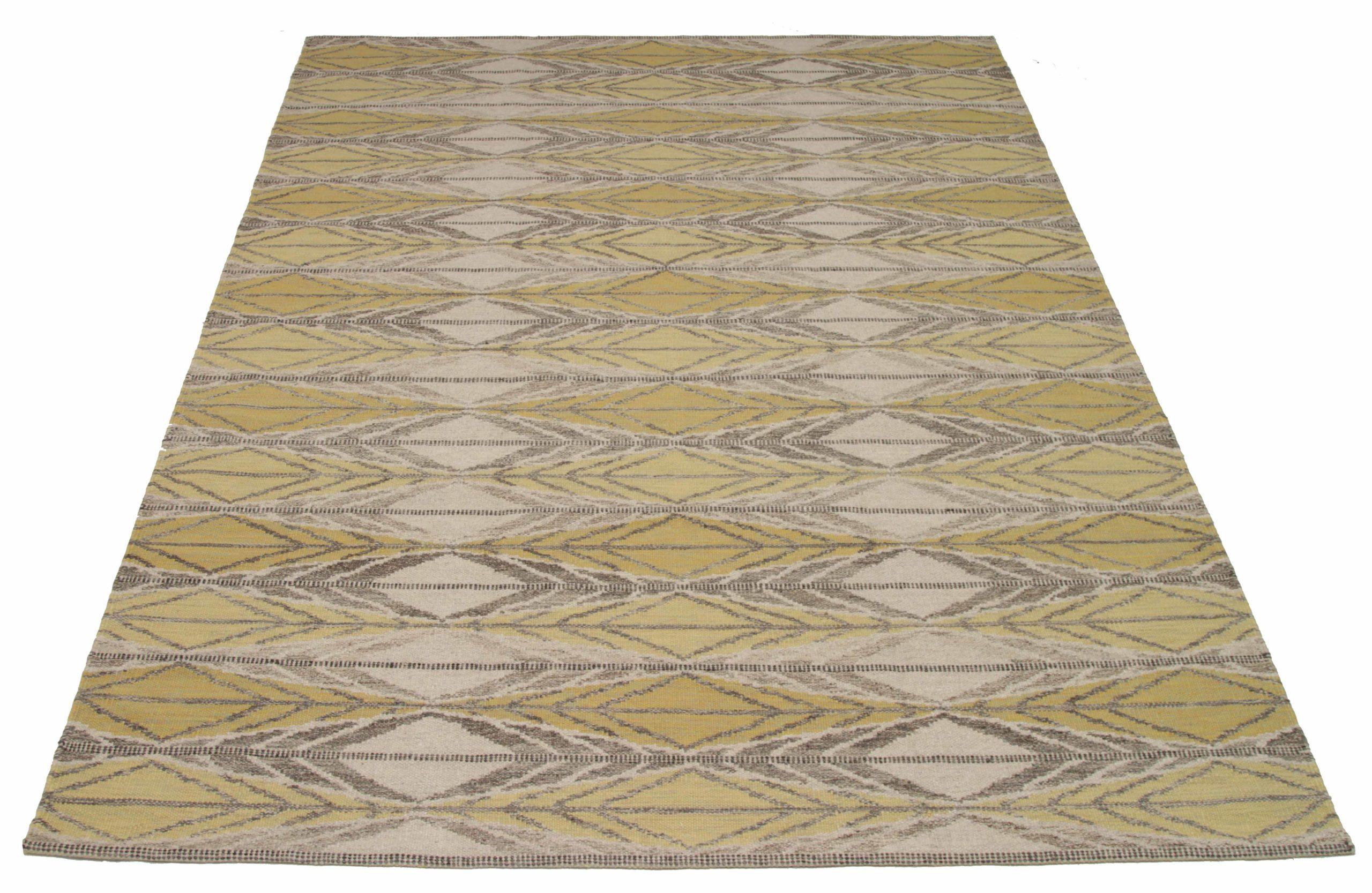 Entdecken Sie die Eleganz des skandinavischen Indiens mit den Teppichen von Circa 1990. Dieses exklusive Design aus Wolle und Braun-Elfenbein-Gelb ist perfekt, um Ihren Raum zu verschönern.