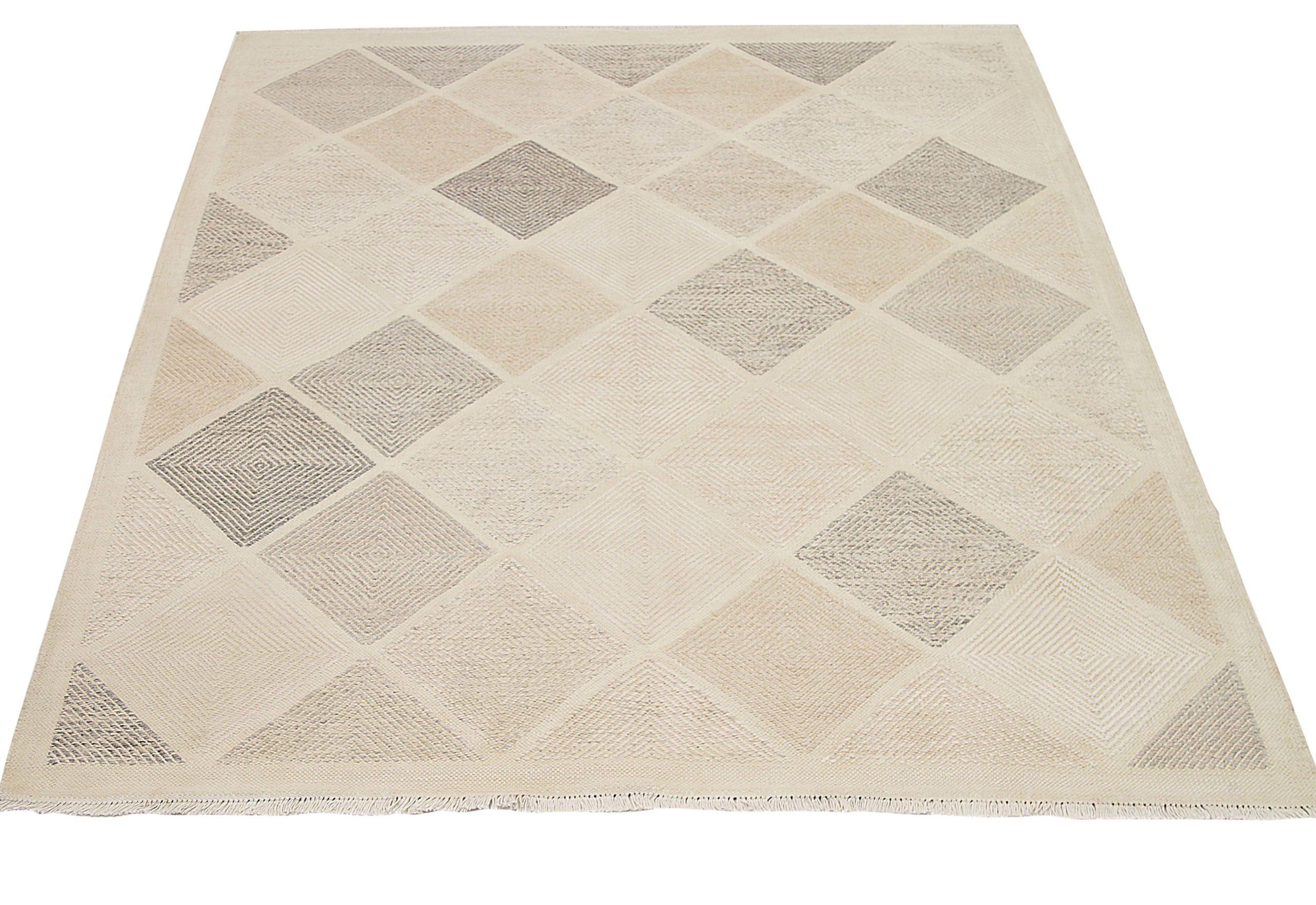 Entdecken Sie die Eleganz des skandinavischen Indiens mit den Teppichen von Circa 1990. Dieses exklusive Design aus Wolle und Grau-Elfenbein ist perfekt, um Ihren Raum zu verschönern.