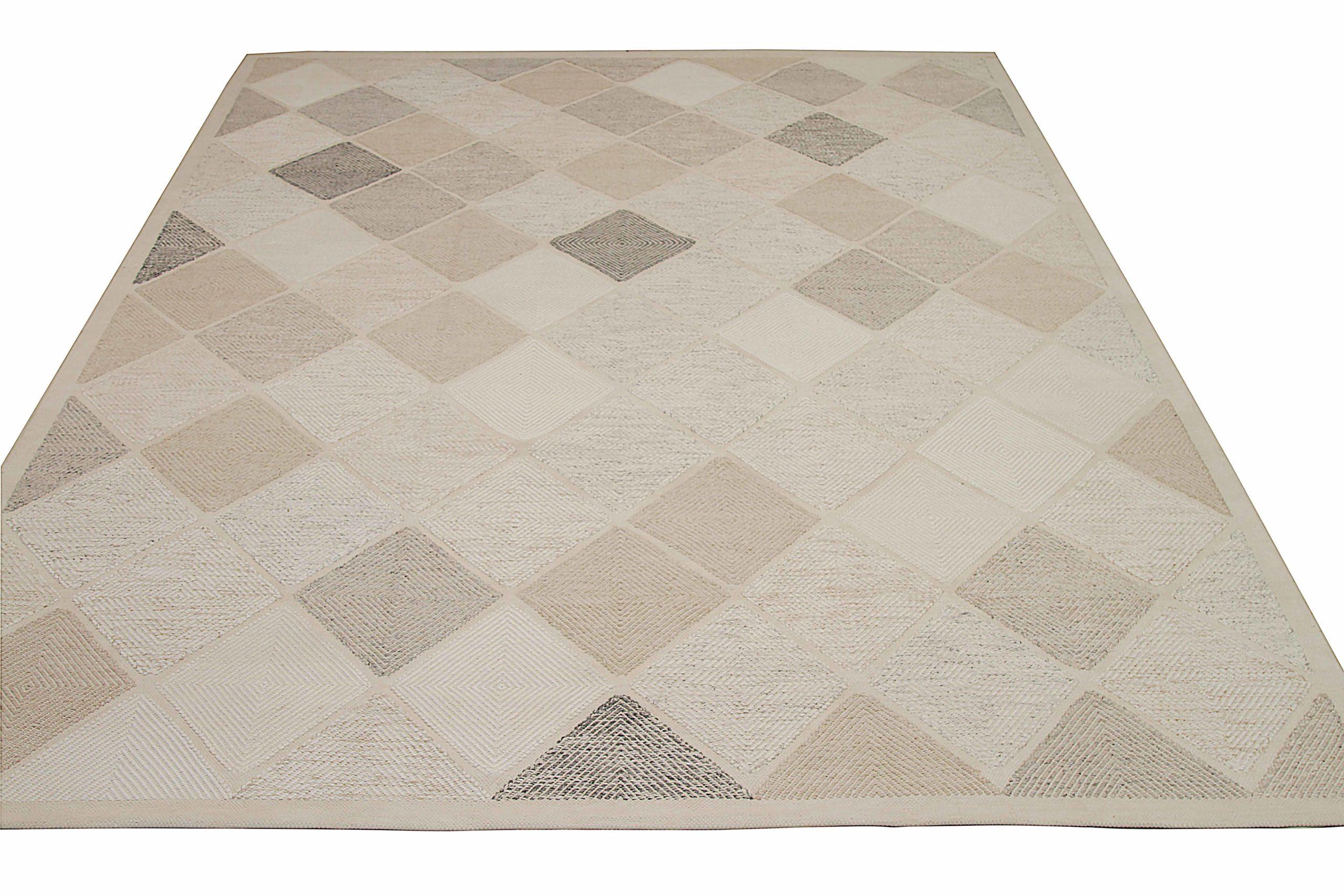 Entdecken Sie die Eleganz von India Scandinavian mit dem Over-Size-Teppich von CIRCA 1990. Dieses exklusive Design aus Wolle und Braun-Elfenbein-Taupe ist perfekt, um Ihren Raum zu verschönern.