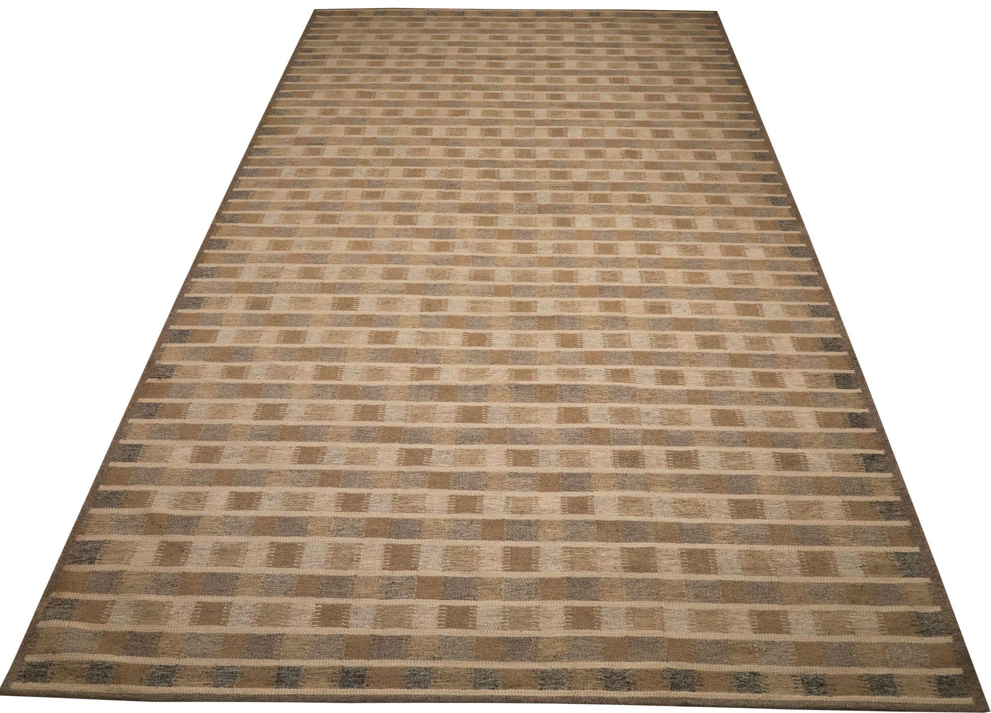 Entdecken Sie die Eleganz von India Scandinavian mit dem Over-Size-Teppich von CIRCA 1990. Dieses exklusive Design aus Wolle und BraunGrauElfenbein ist perfekt, um Ihren Raum zu verschönern.