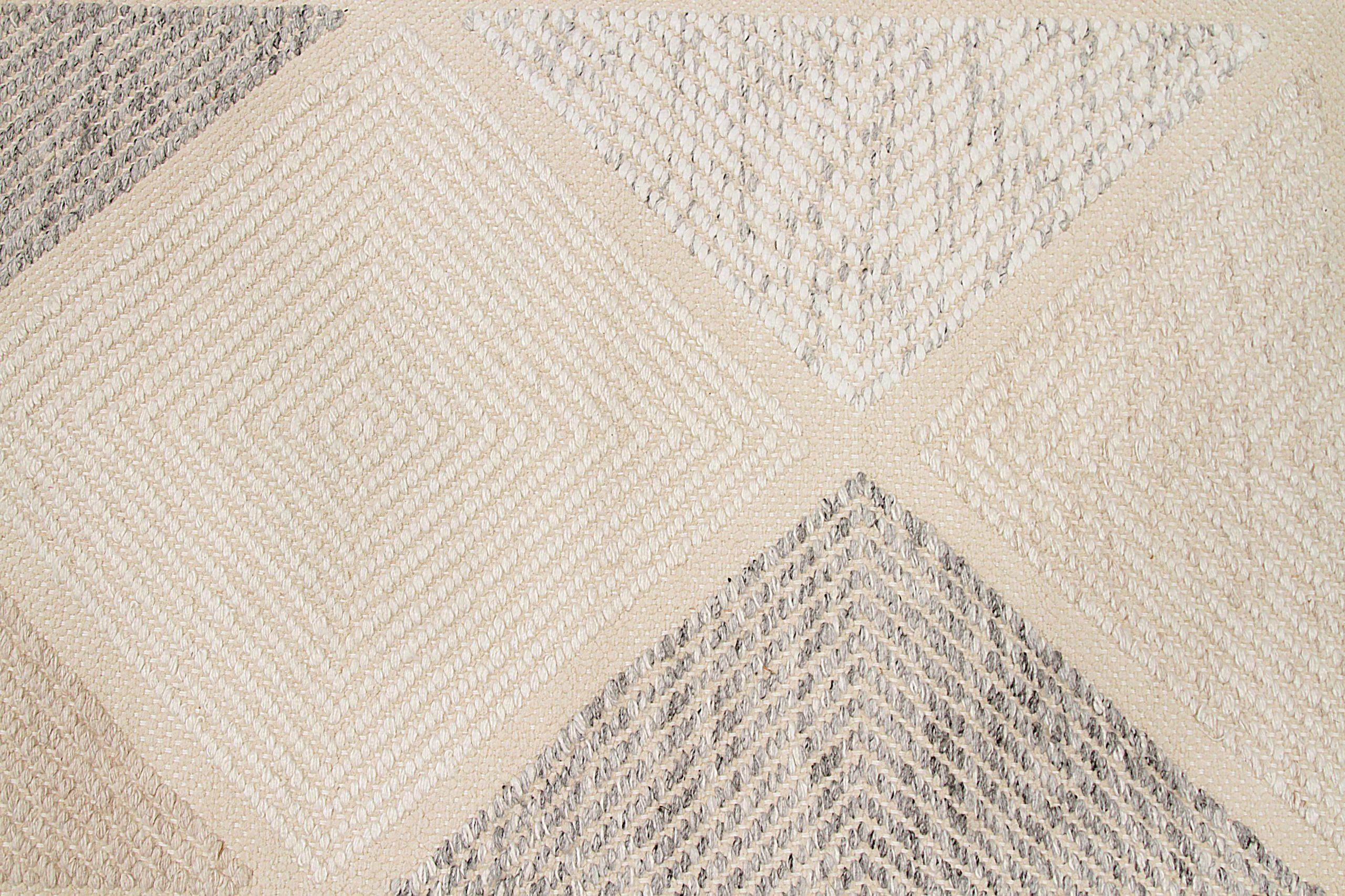 Skandinavischer kleiner indischer Teppich Circa 1990 - Wolle Grau Elfenbein Design - 92472 im Zustand „Hervorragend“ im Angebot in Dallas, TX
