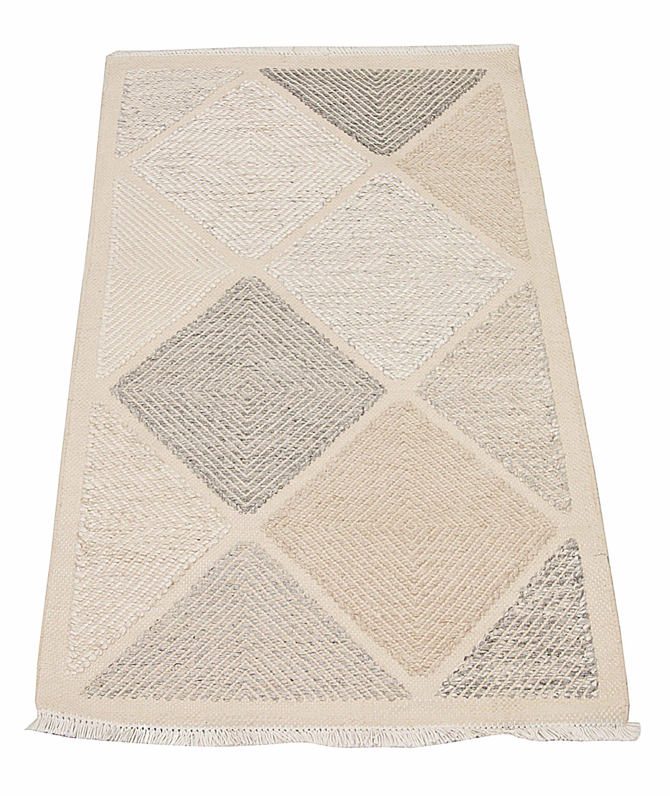 Entdecken Sie die Eleganz von India Scandinavian mit Small Rug, CIRCA 1990. Dieses exklusive Design aus Wolle und Grau-Elfenbein ist perfekt, um Ihren Raum zu verschönern.