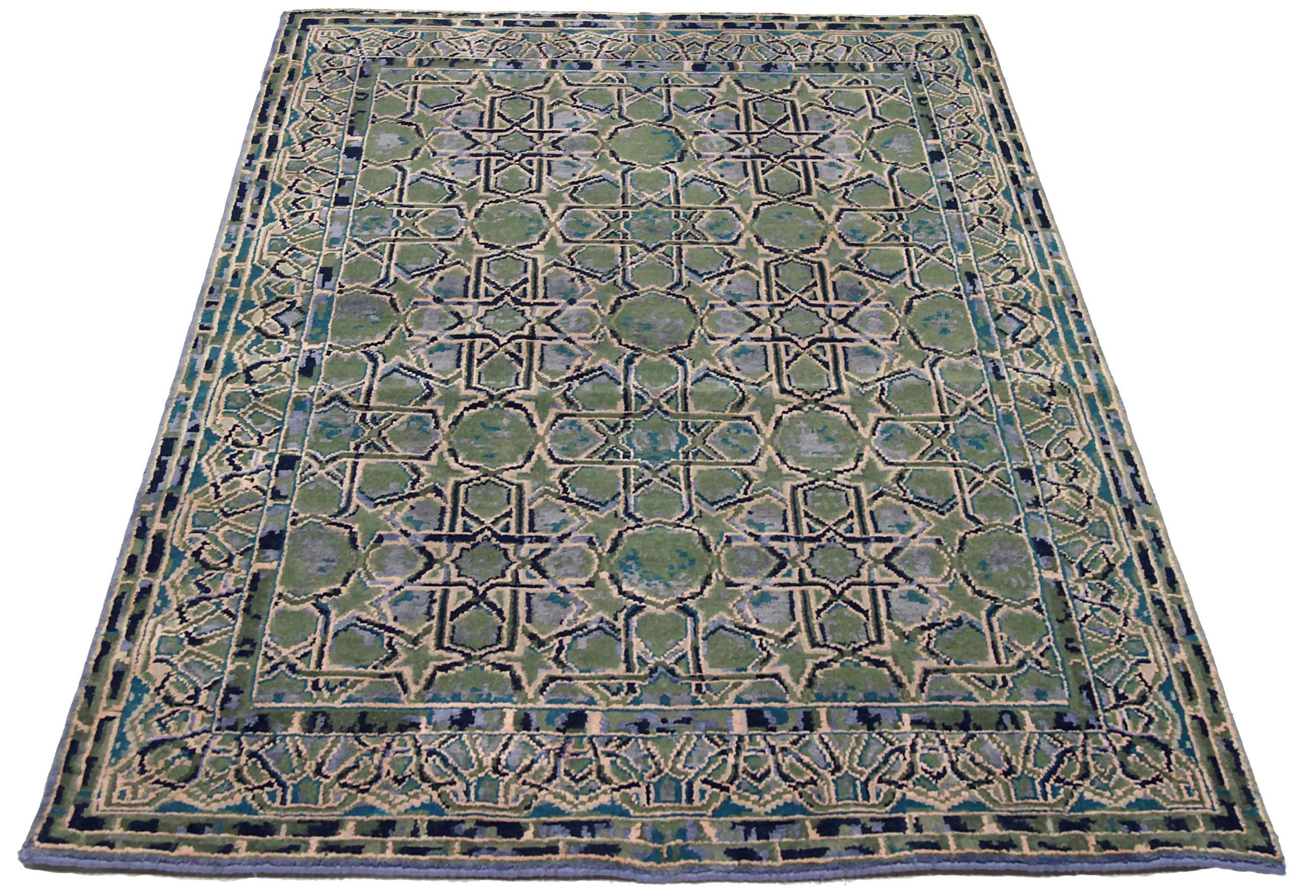 Scopri l'eleganza dell'Eleg con il Tappeto Piccolo di CIRCA 1990. Progettato con lana e blu-marrone-verde-avorio, questo design esclusivo è perfetto per valorizzare il tuo spazio.