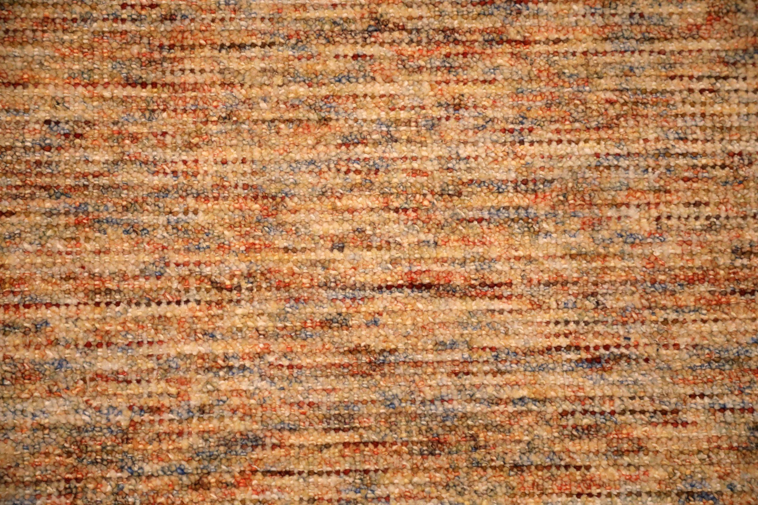 Indien Tapis d'Inde à motifs rouges et jaunes en coton 93685 en vente