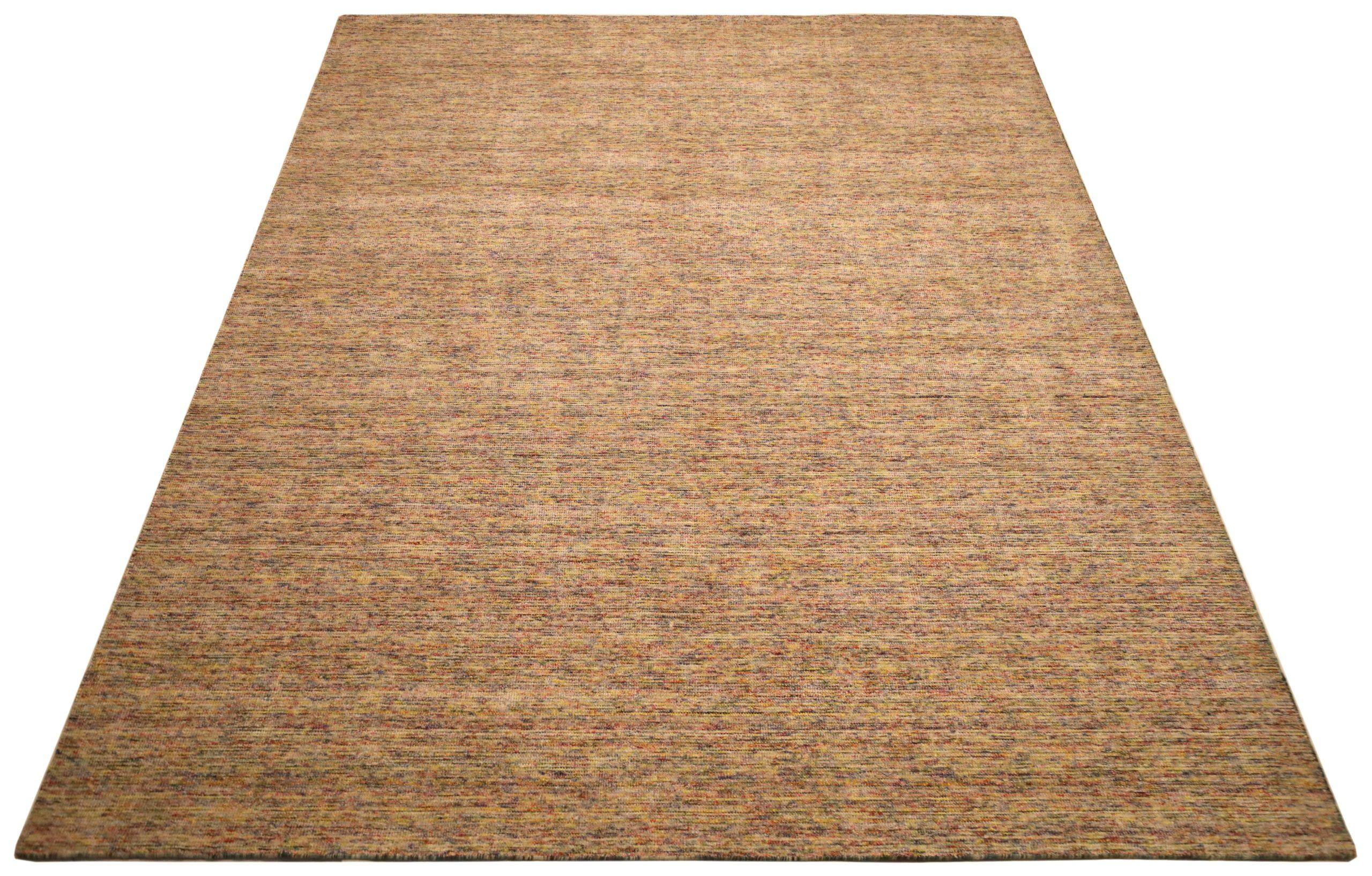 Entdecken Sie die Eleganz von India Solid mit den Area Rugs von Circa 1990. Dieses exklusive Design aus Wolle und BraunGrünRot ist perfekt, um Ihren Raum zu verschönern.
