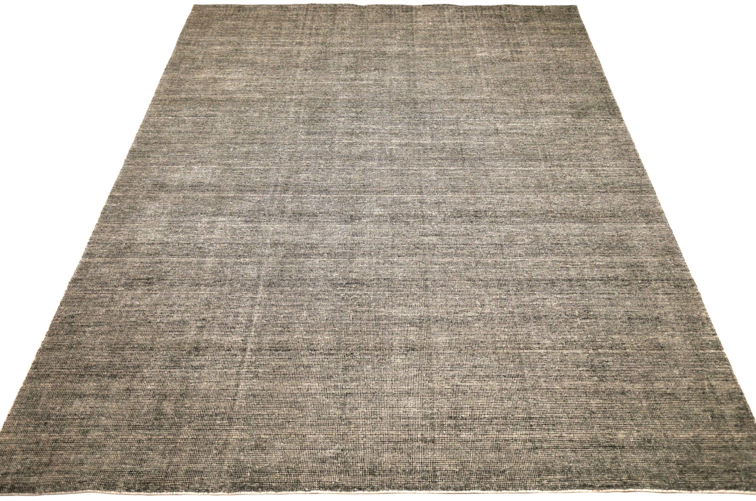 Descubre la elegancia de la India Solid con las alfombras Circa 1990. Diseñado con lana y marrón topo, este diseño exclusivo es perfecto para realzar tu espacio.
