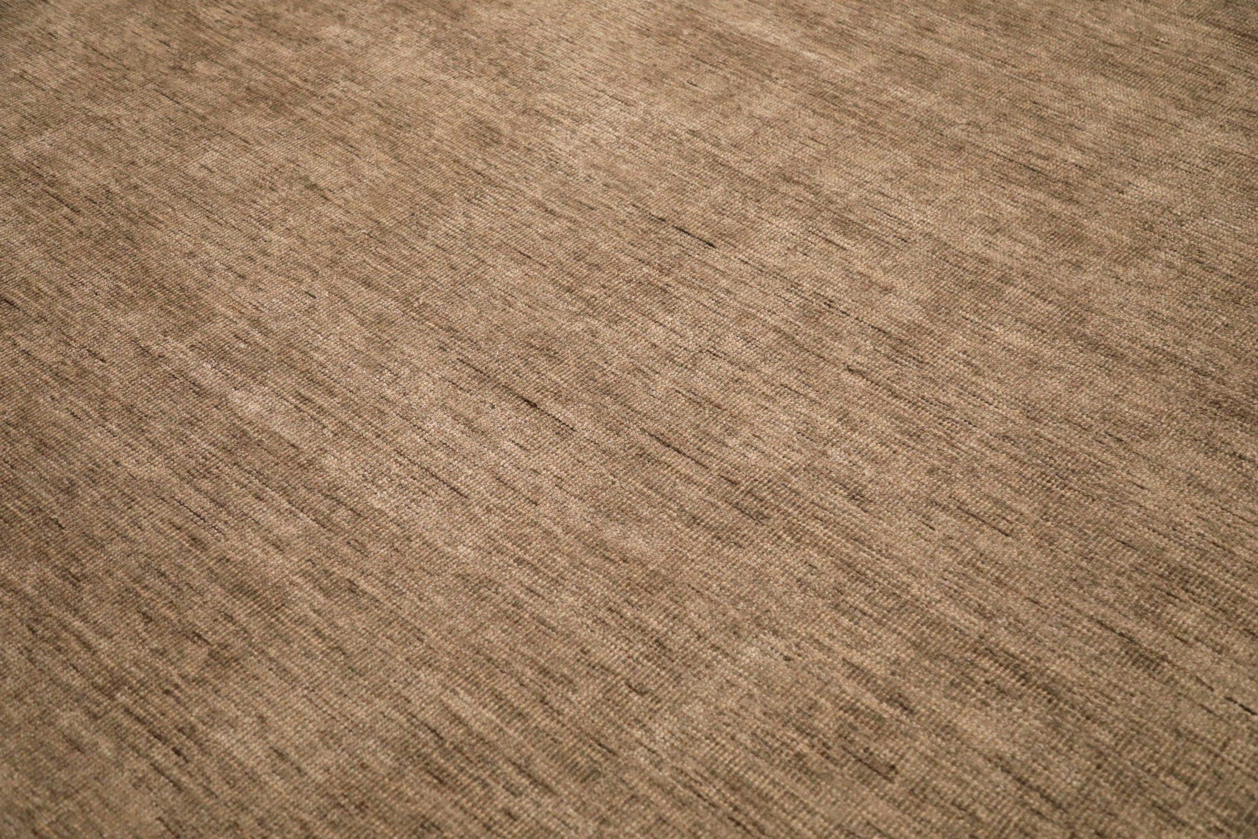 Moderne Tapis de sol India Solid - Laine Brown Taupe Design - 93724 en vente