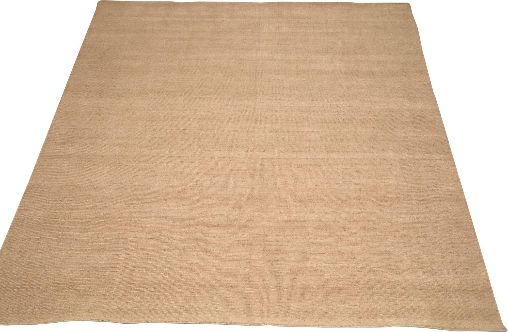 Descubre la elegancia de la India Solid con las alfombras Circa 1990. Diseñado con lana y marfil, este diseño exclusivo es perfecto para realzar tu espacio.