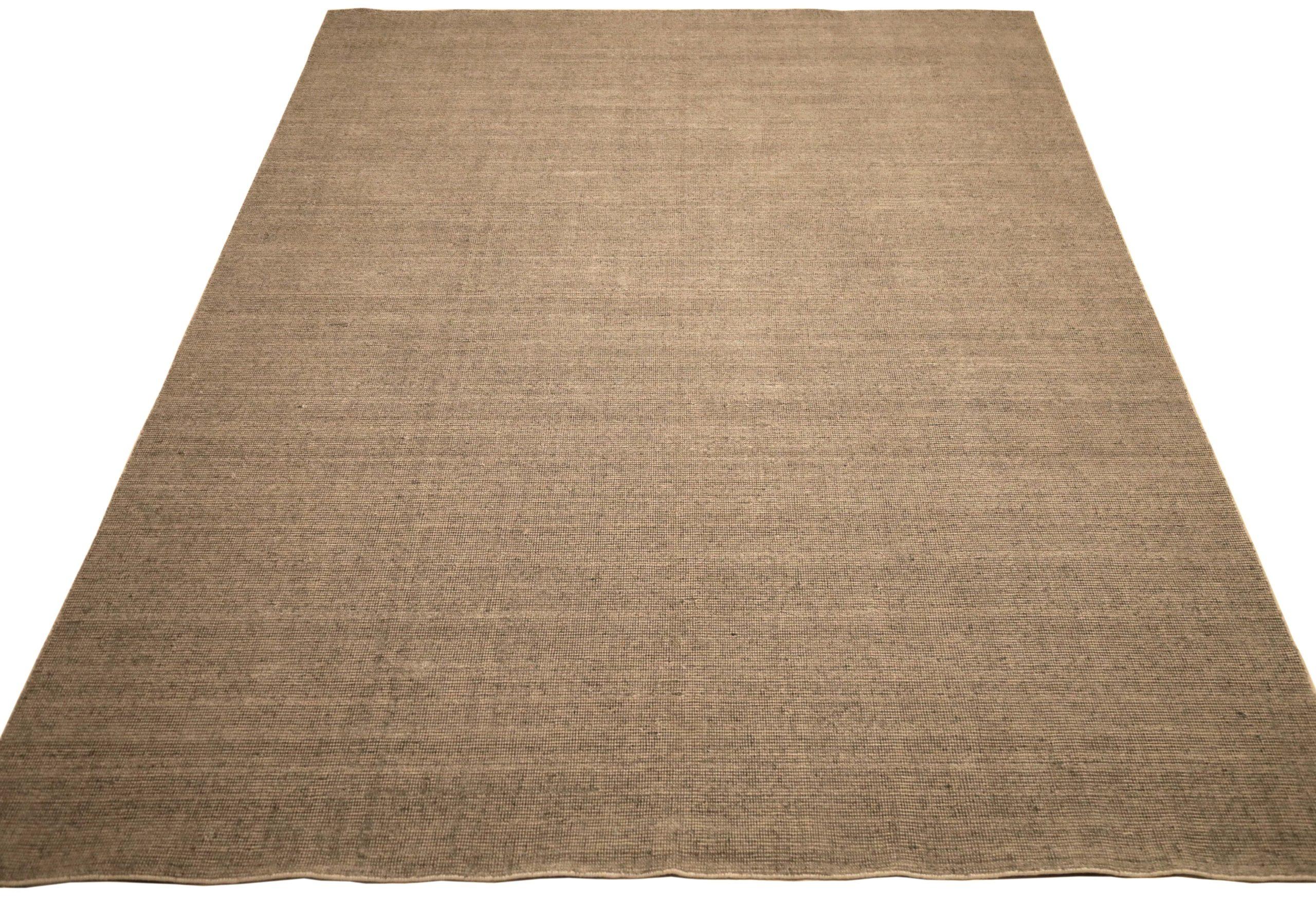 Découvrez l'élégance des tapis de l'Inde à motifs massifs de Circa 1990. Conçu avec de la laine et de l'IvoryTaupe, ce design exclusif est parfait pour mettre en valeur votre espace.
