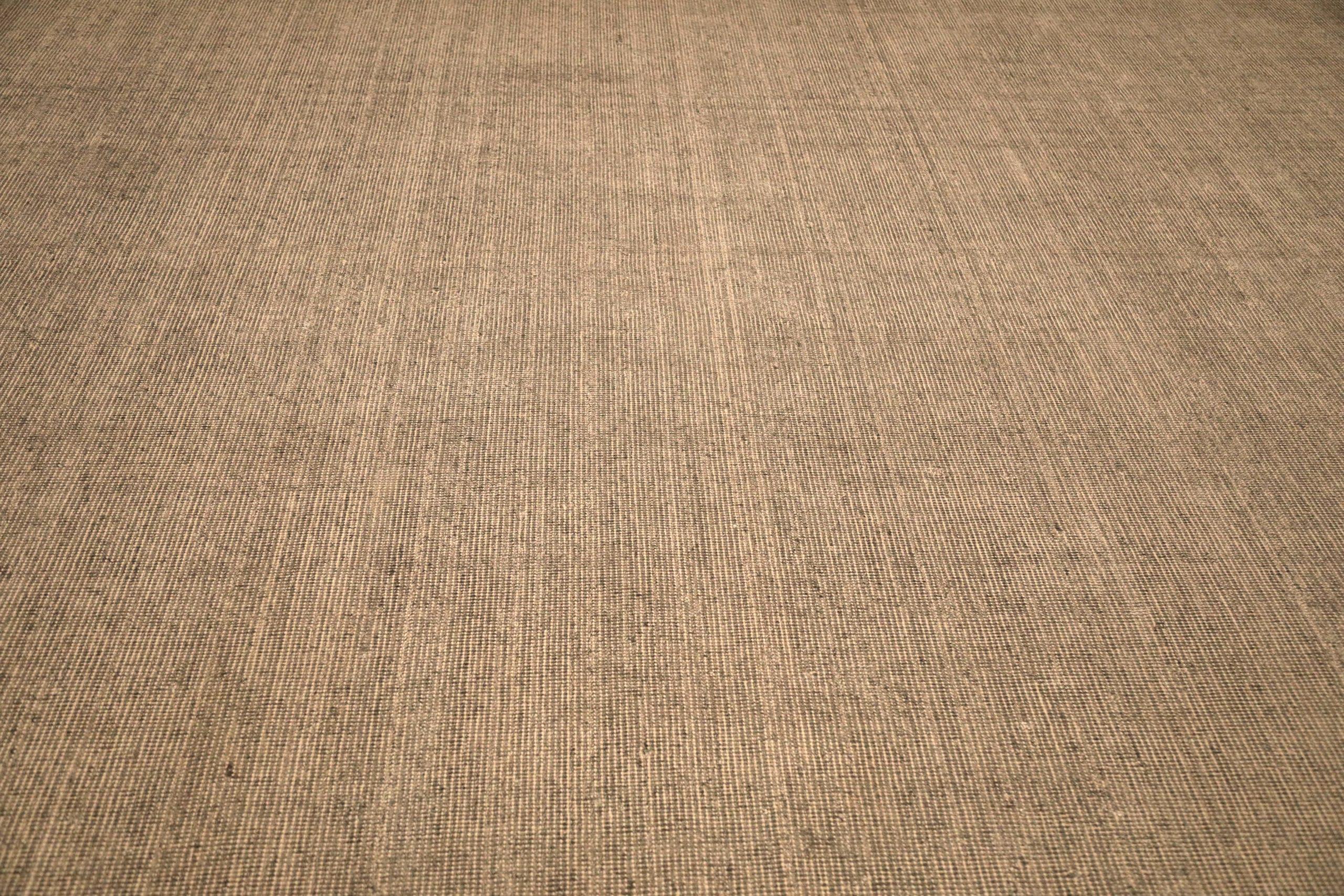 Tapis d'Inde en laine ivoire taupe motif - 93689 Excellent état - En vente à Dallas, TX