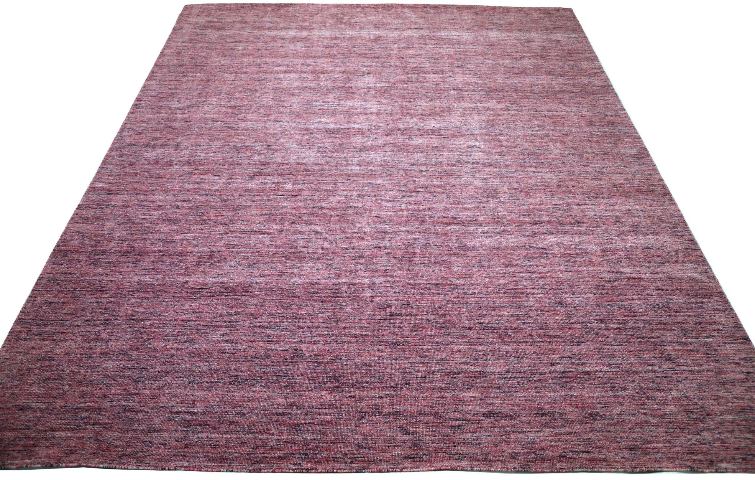 Entdecken Sie die Eleganz von India Solid mit dem Over Size Rug von CIRCA 1990. Dieses exklusive Design aus Wolle und PinkPurpel ist perfekt, um Ihren Raum zu verschönern.