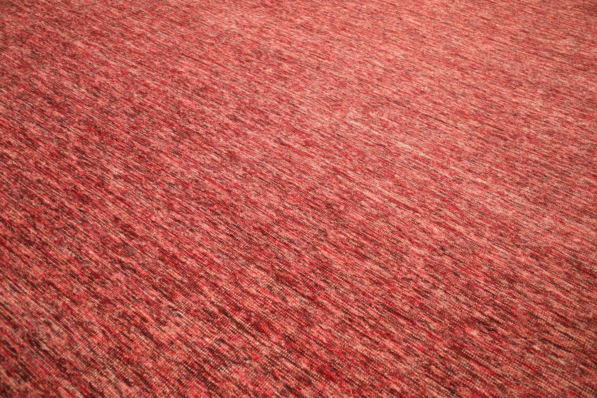 Scopri l'eleganza dell'India Solid con i tappeti quadrati CIRCA 1990. Progettato con lana e PinkRed, questo design esclusivo è perfetto per valorizzare il tuo spazio.