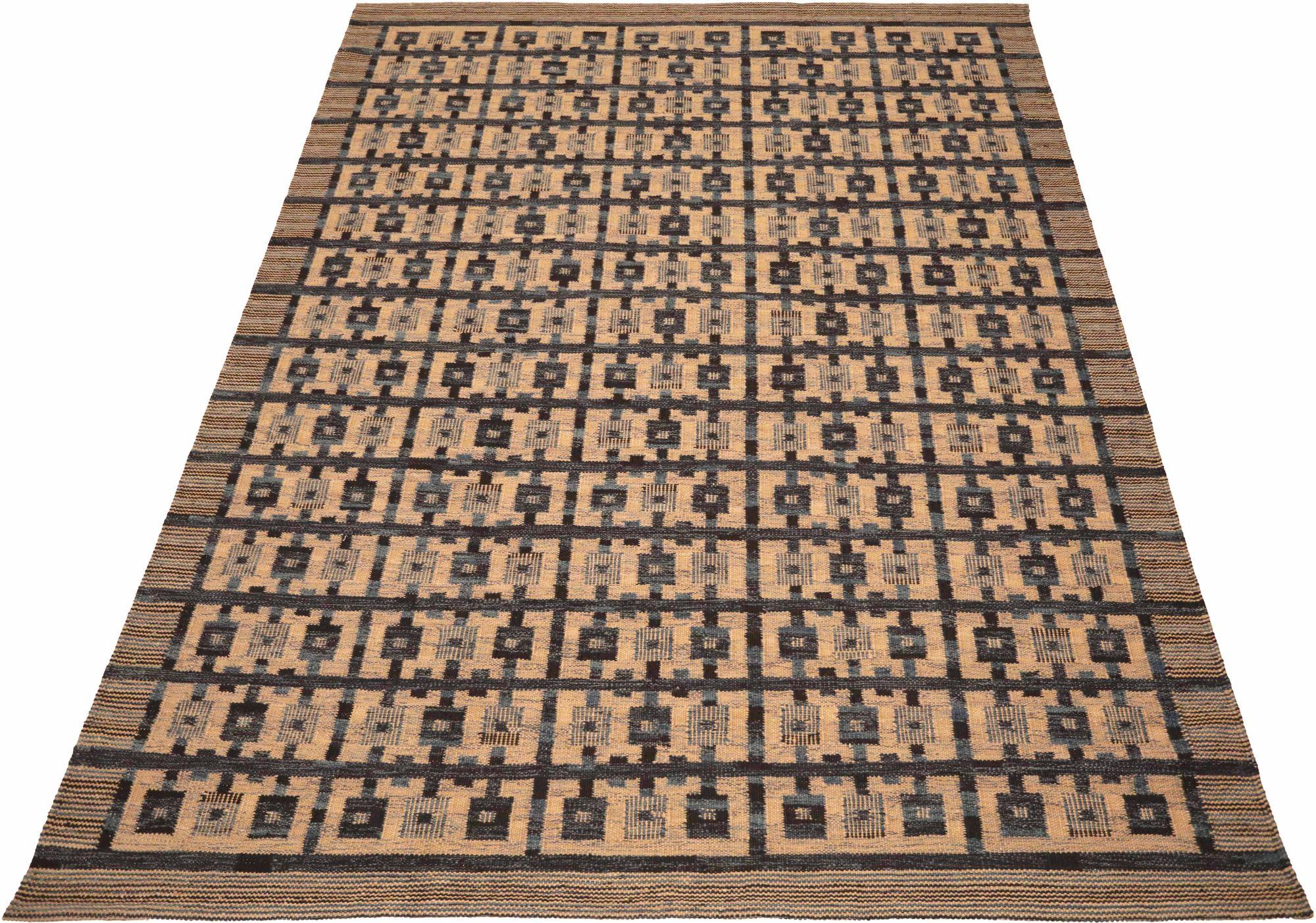 Entdecken Sie die Eleganz der India Swedish Collection mit den Area Rugs von Circa 1990. Dieses exklusive Design aus Wolle und Schwarz-Elfenbein-Gelb ist perfekt, um Ihren Raum zu verschönern.