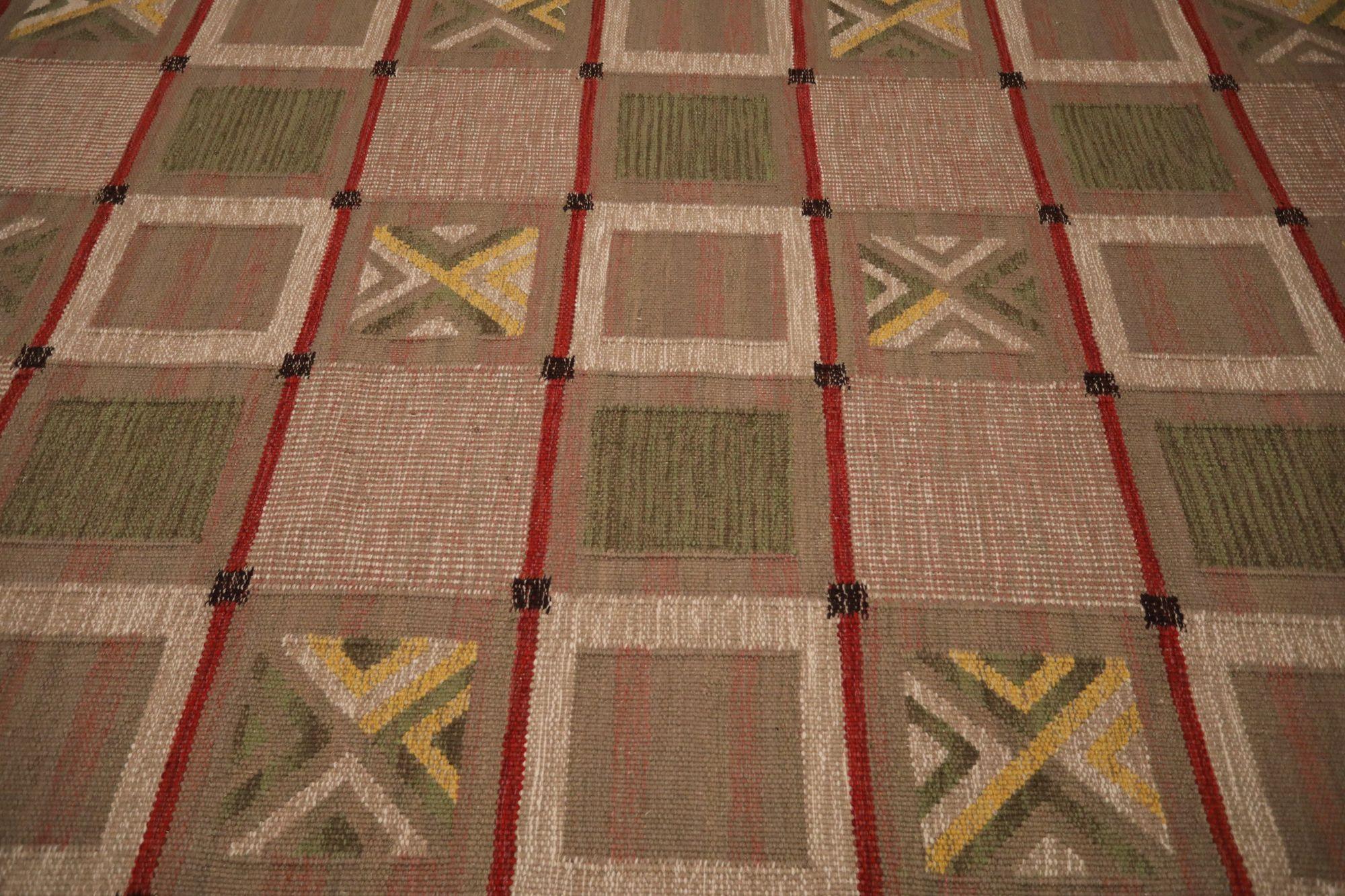 Entdecken Sie die Eleganz der India Swedish Collection mit den Area Rugs von Circa 1990. Dieses exklusive Design aus Wolle und BraunGrünRosaRotGelb ist perfekt, um Ihren Raum zu verschönern.