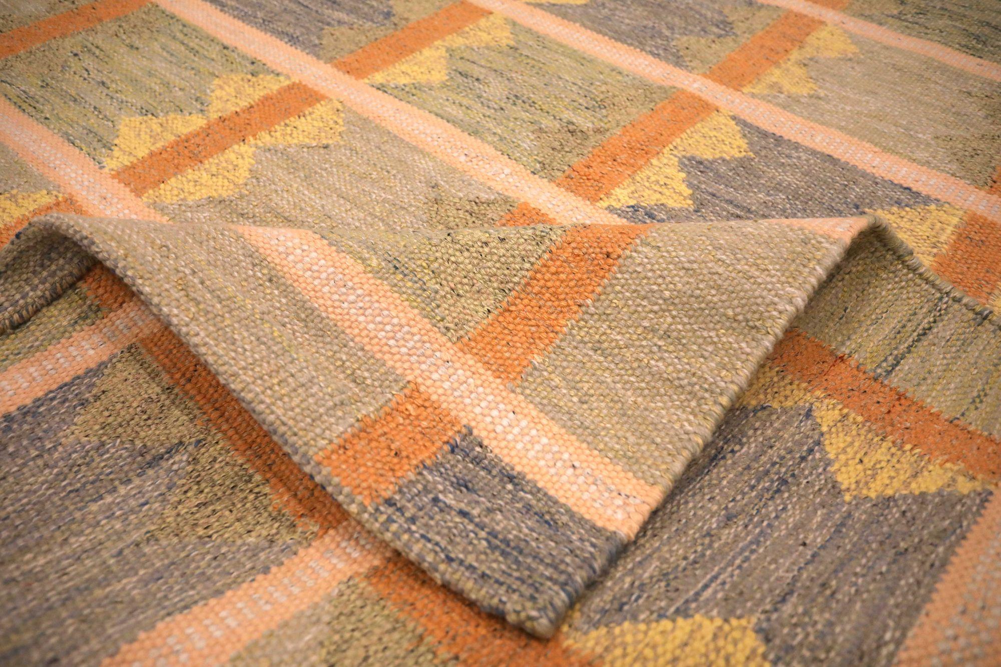 Moderne Tapis de collection suédois vert ivoire violet en laine, 93425 en vente