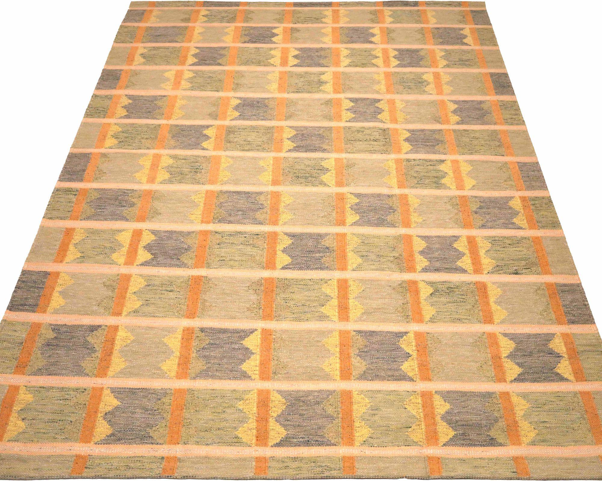 Indien Tapis de collection suédois vert ivoire violet en laine, 93425 en vente