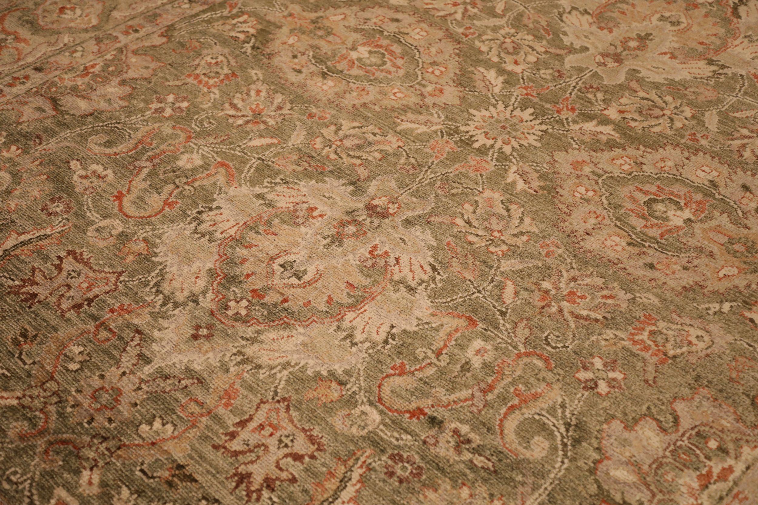 Moderne Tapis de Tabriz en laine vert ivoire rouge motif - 93833 en vente