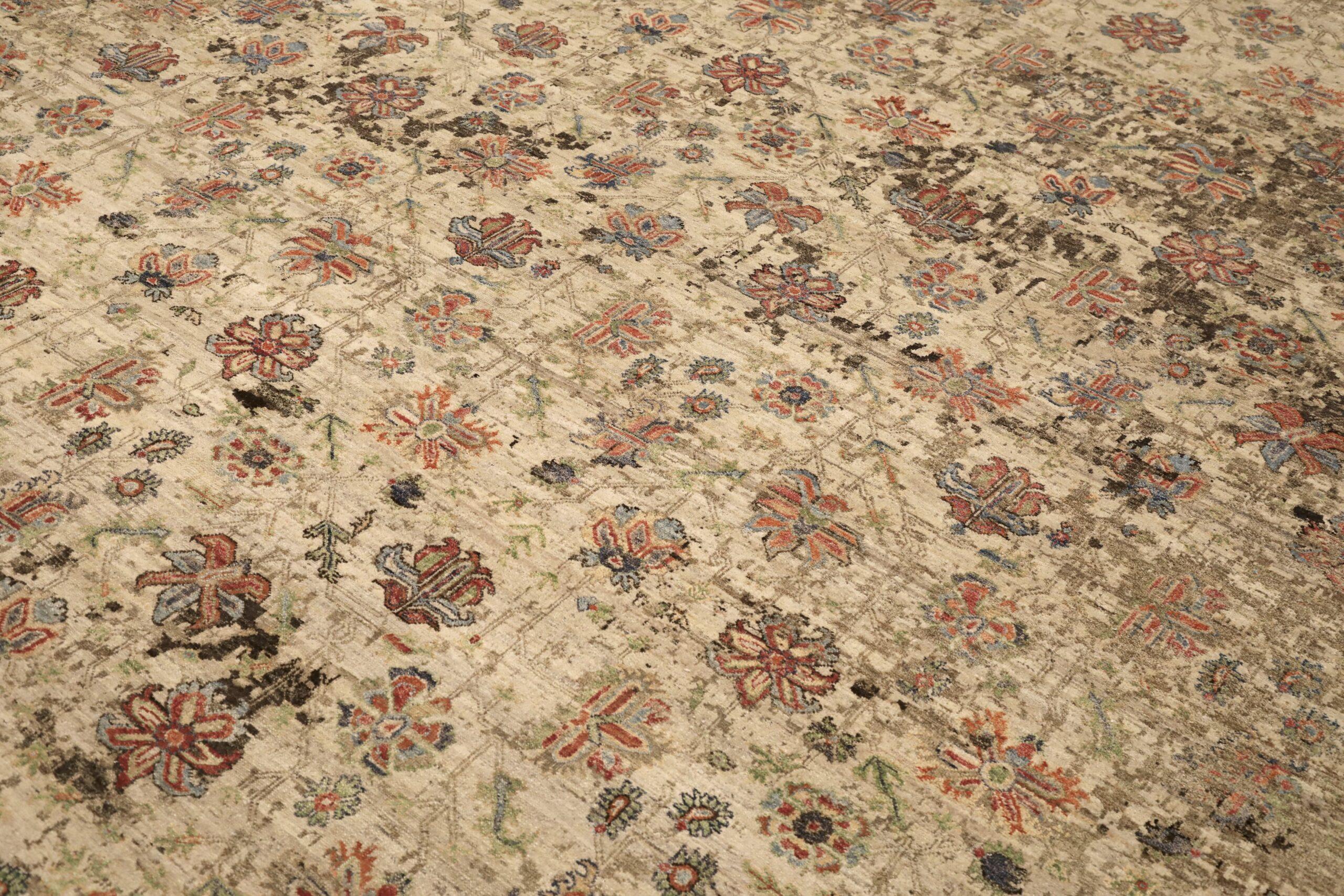 Descubre la elegancia de la India Transicional con las alfombras Circa 1990. Diseñado con lana y marfil, este diseño exclusivo es perfecto para realzar tu espacio.
