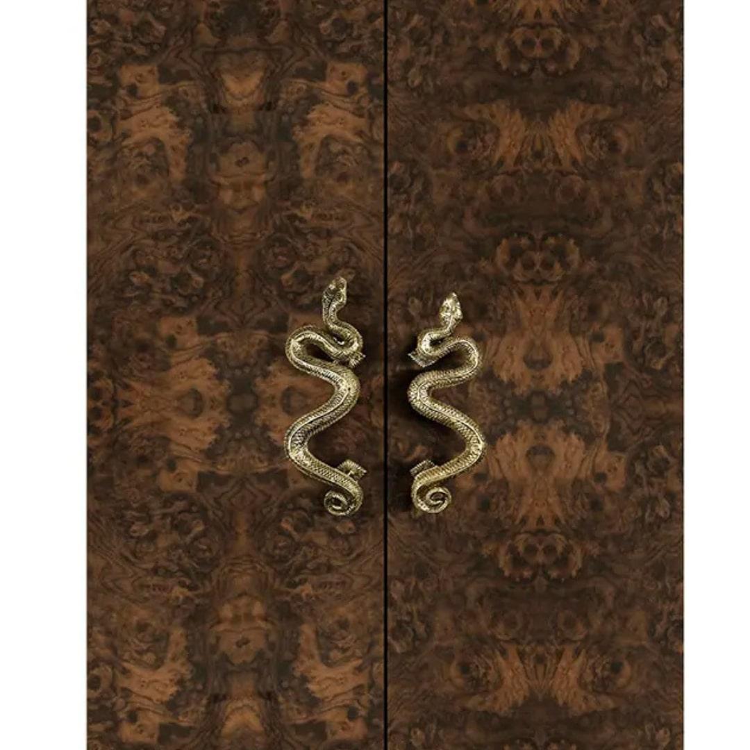 Portoghese Armoire in radice di noce indiano in vendita