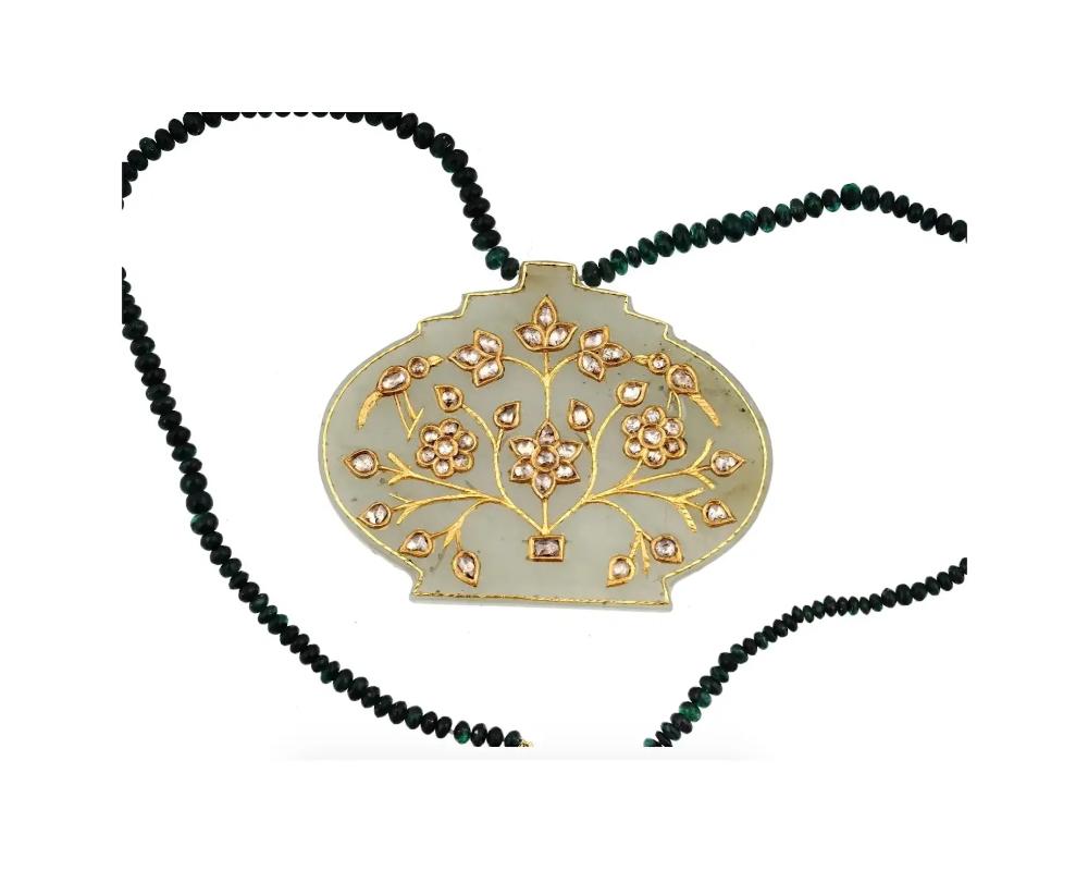 Indian 14K Gold Jade Emerald Bead Diamonds Necklace In Good Condition For Sale In New York, NY