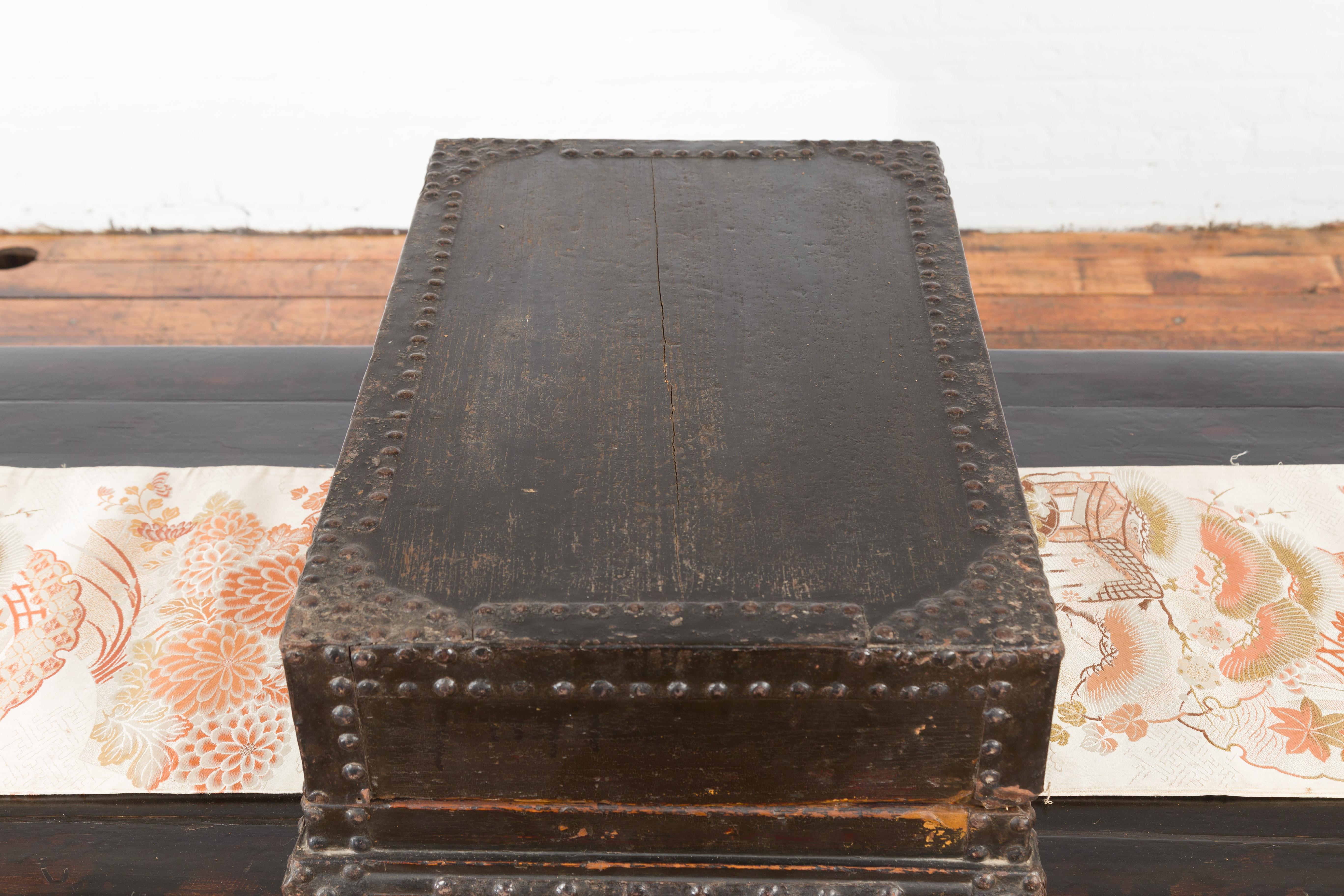 Indian 19th Century Black Box with Iron Nailheads, Braces and Rustic Patina For Sale 8